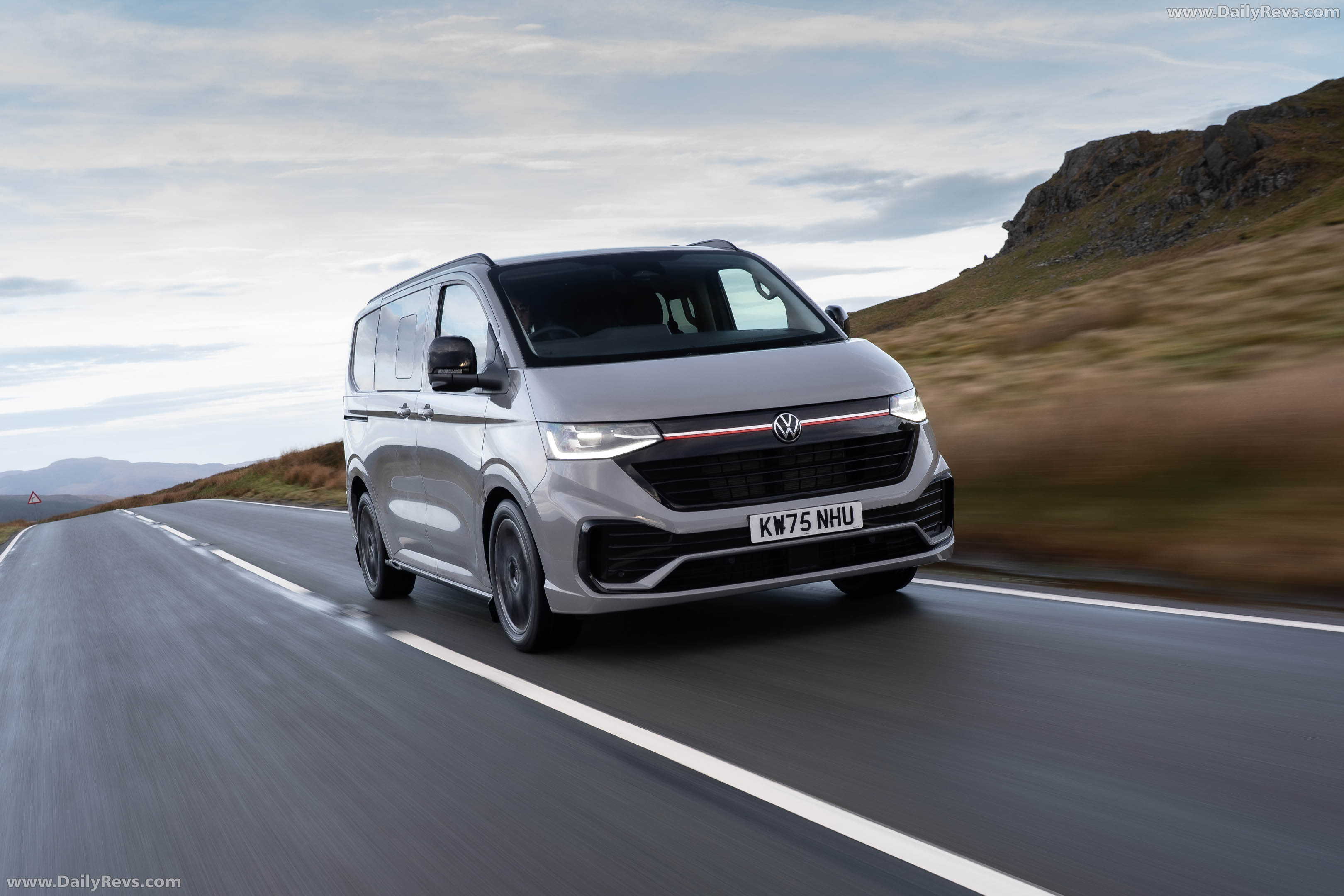2026 Volkswagen Transporter Sportline UK Version Front View