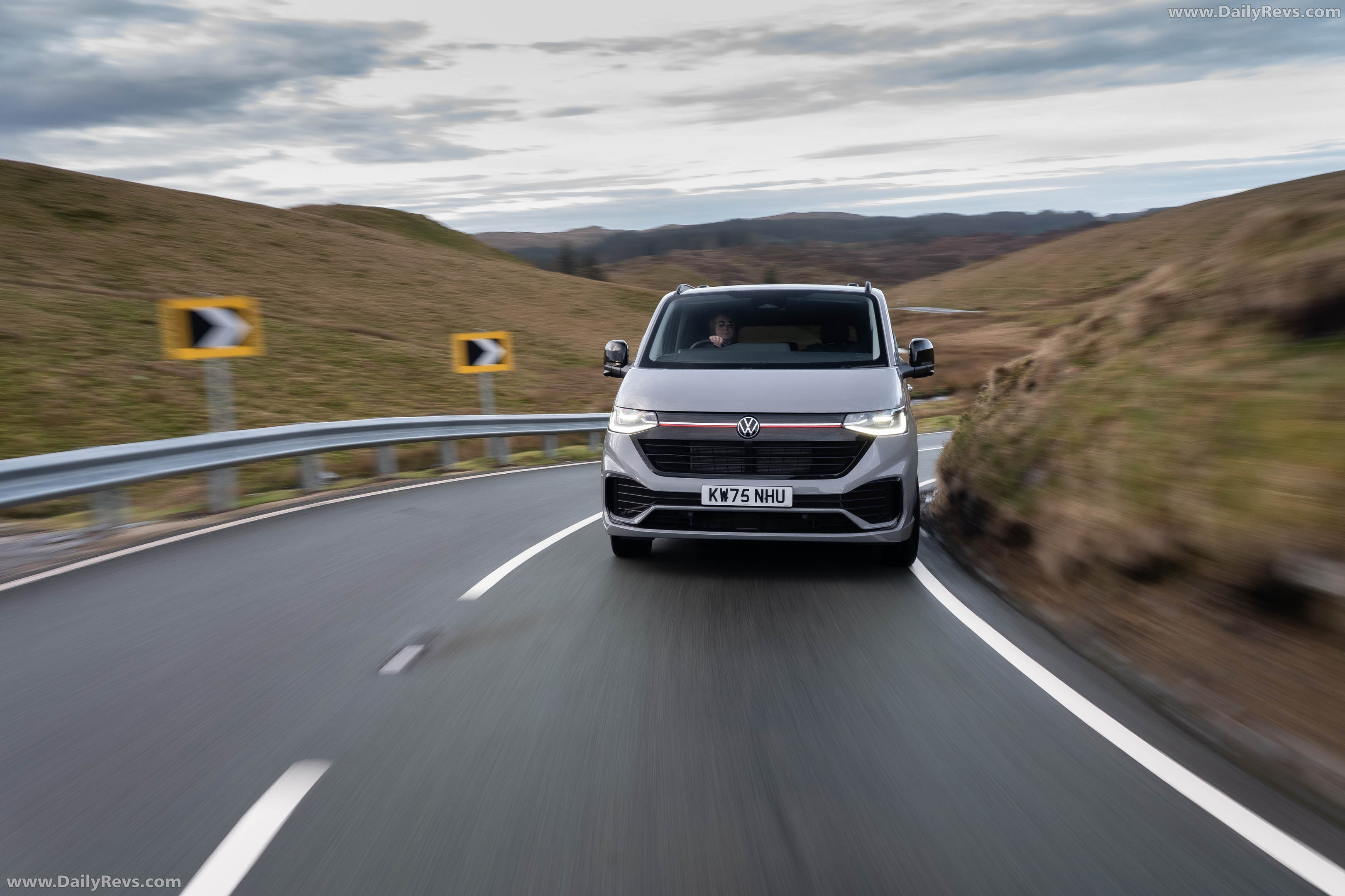 2026 Volkswagen Transporter Sportline UK Version Front View