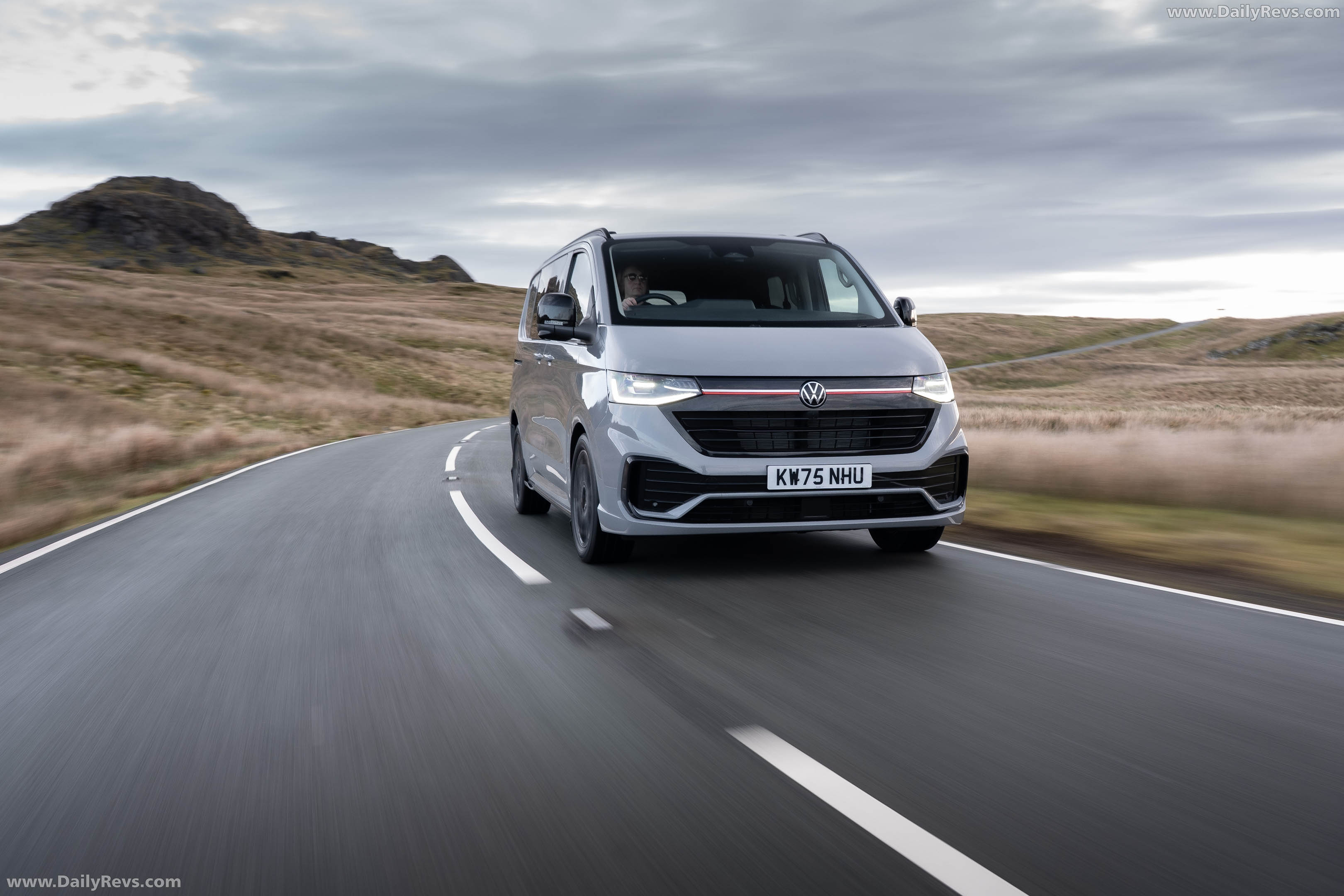 2026 Volkswagen Transporter Sportline UK Version Front View