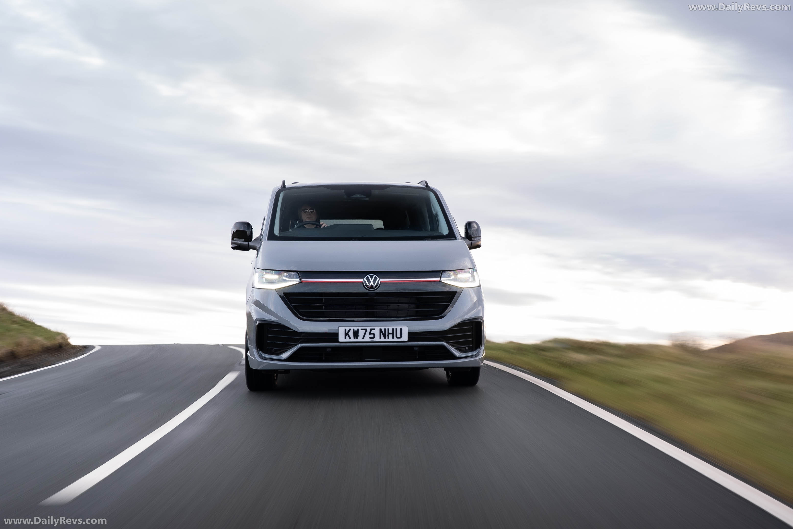 2026 Volkswagen Transporter Sportline UK Version Front View
