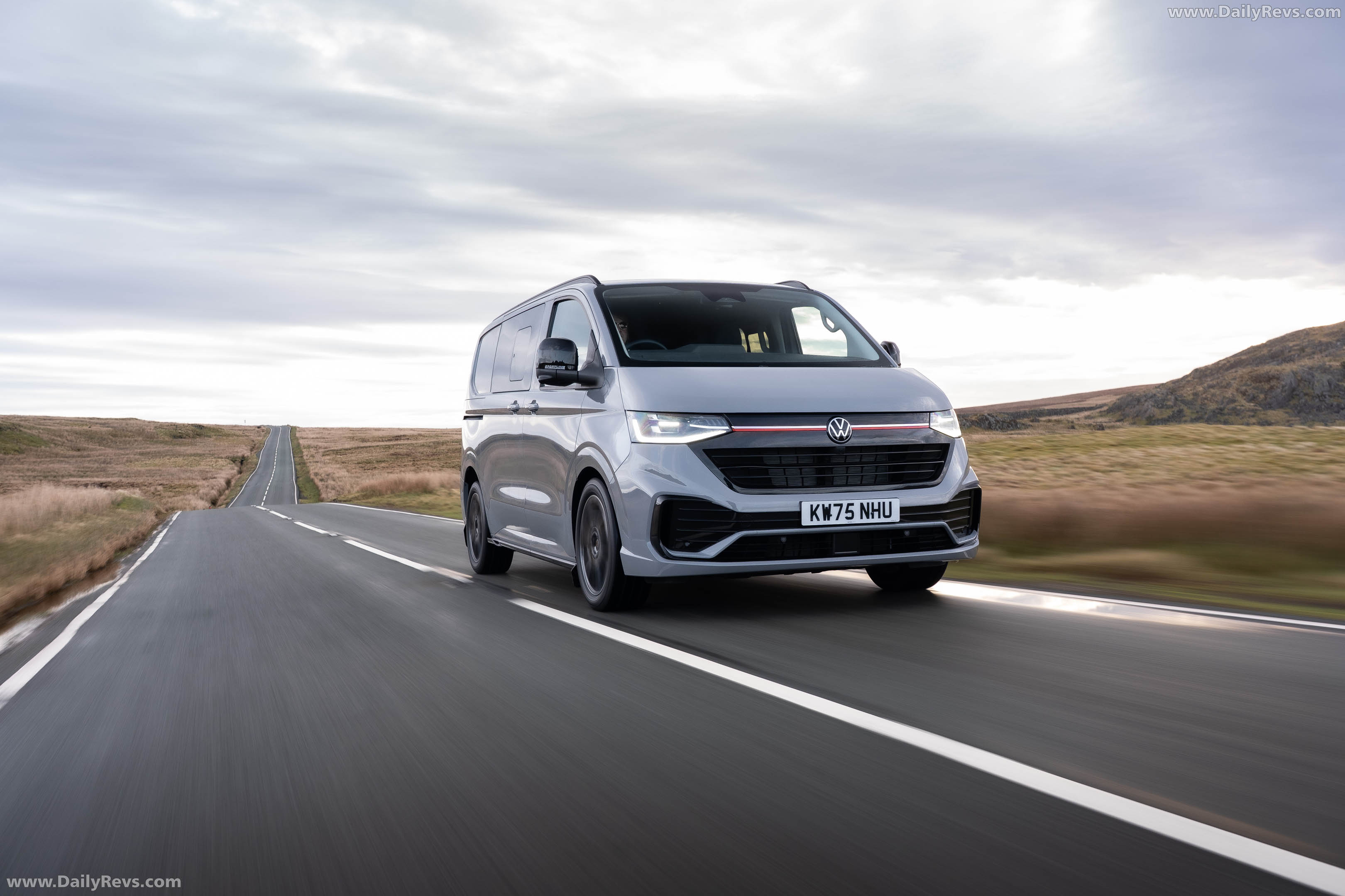 2026 Volkswagen Transporter Sportline UK Version Front View