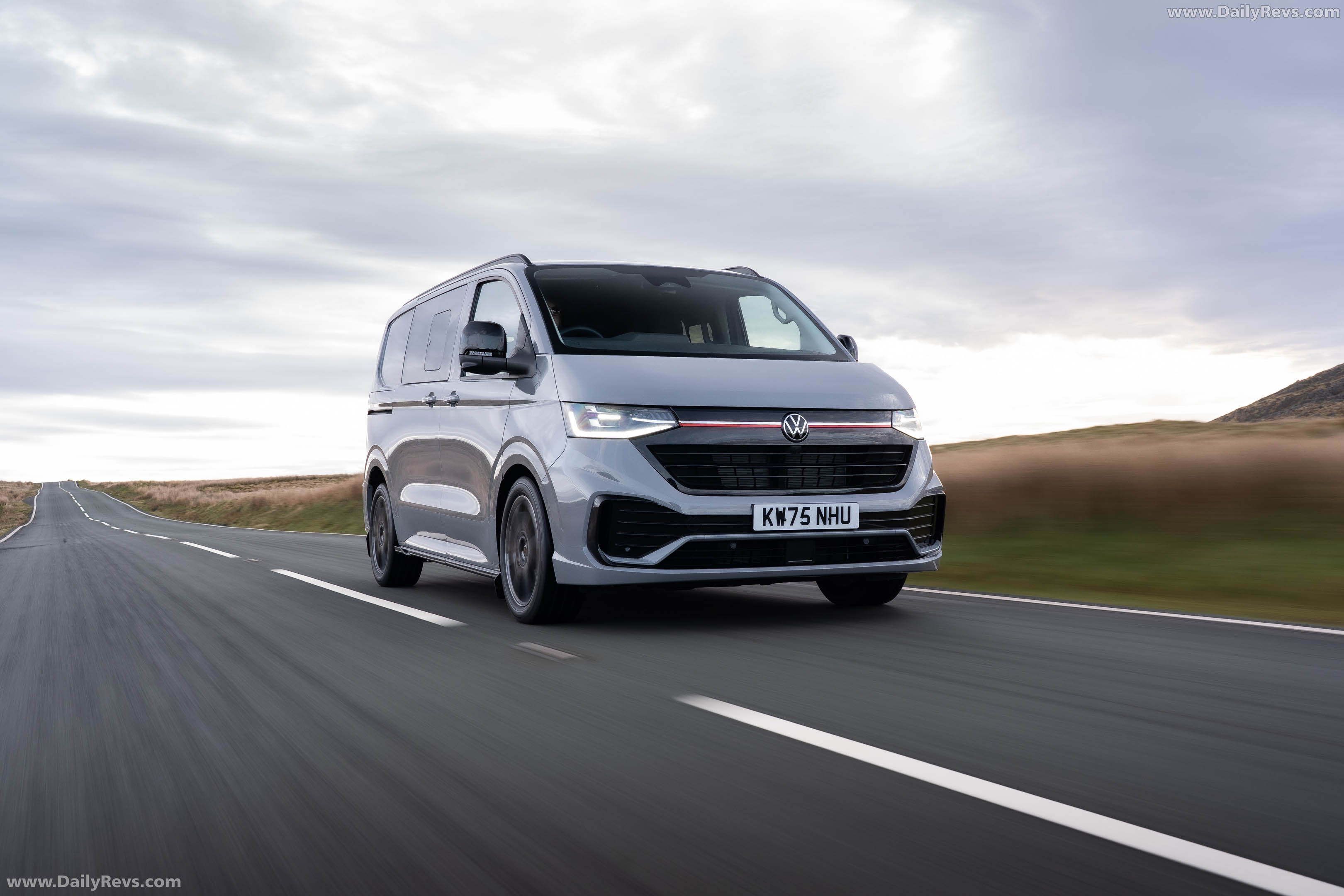 2026 Volkswagen Transporter Sportline UK Version Front View