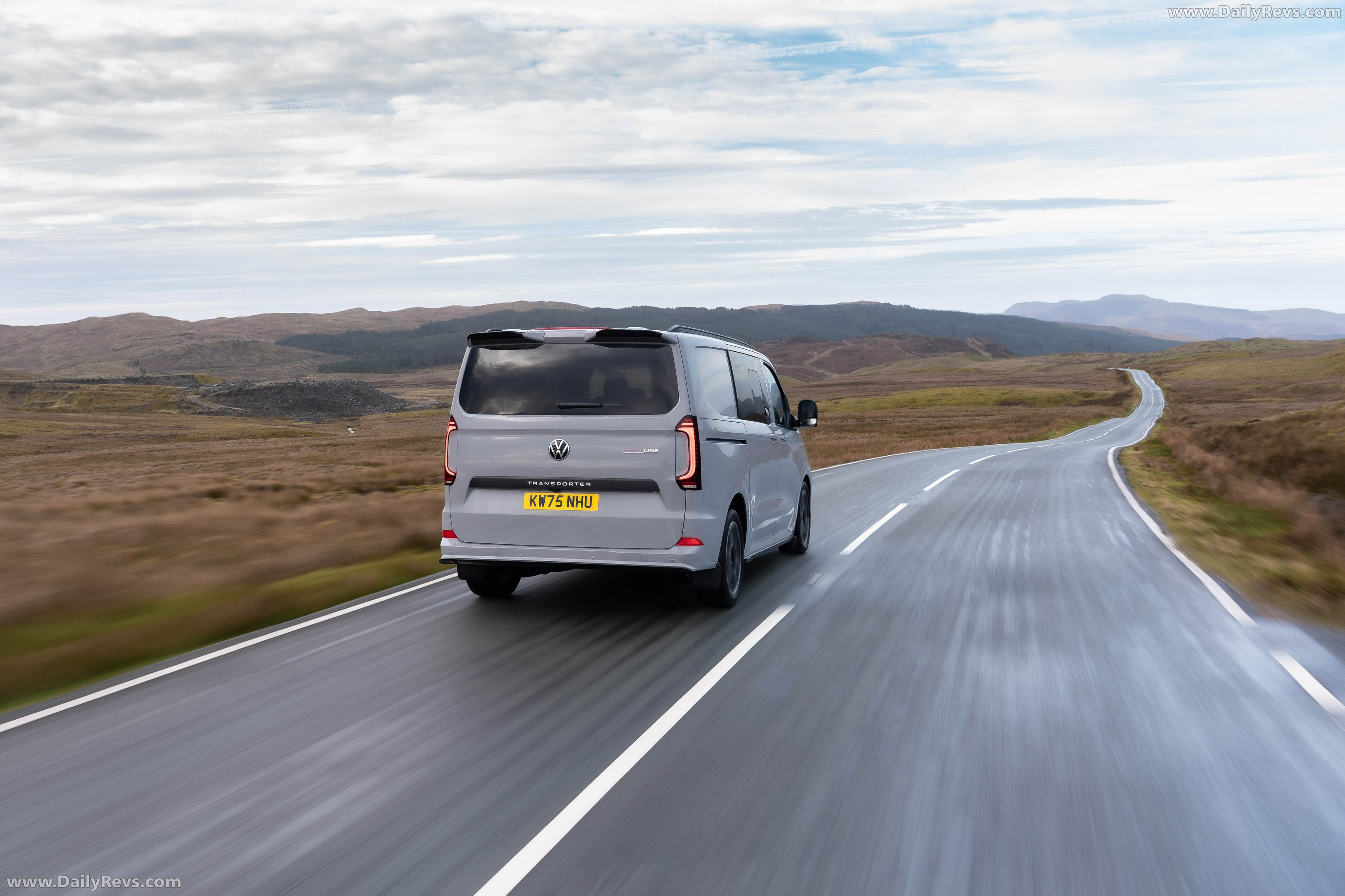2026 Volkswagen Transporter Sportline UK Version Rear View