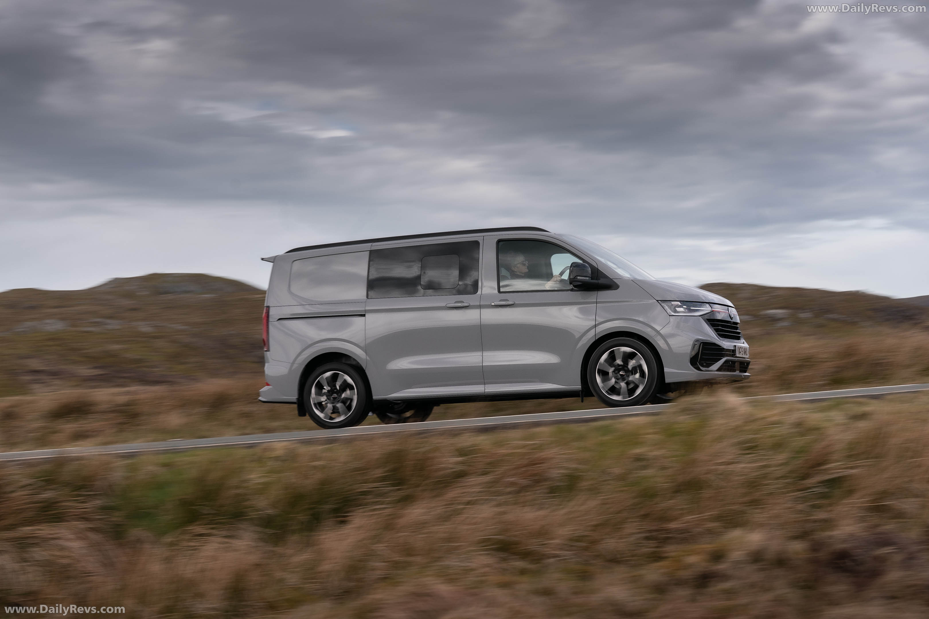 2026 Volkswagen Transporter Sportline UK Version Side View