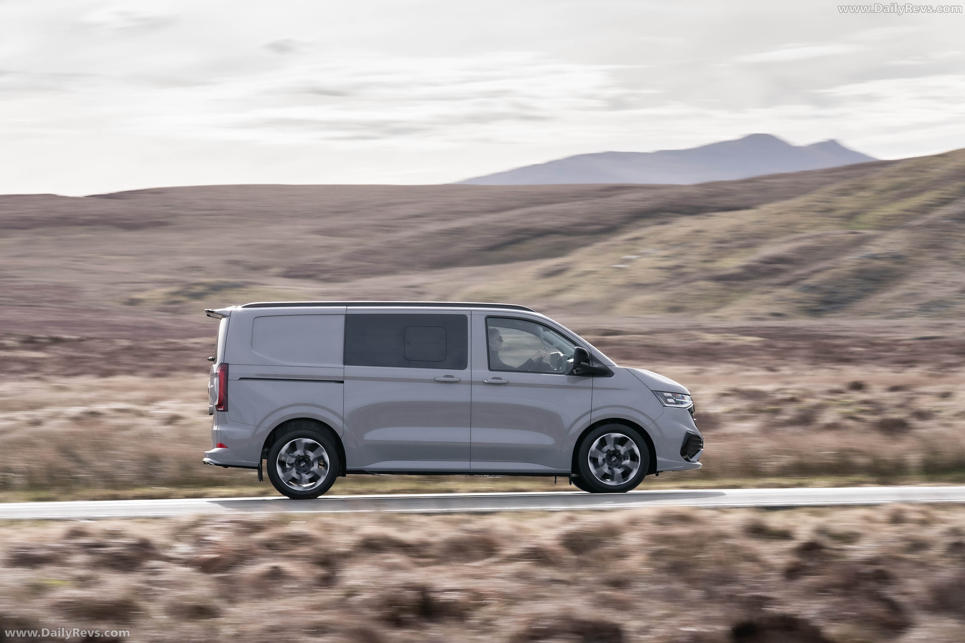 2026 Volkswagen Transporter Sportline UK Version Side View