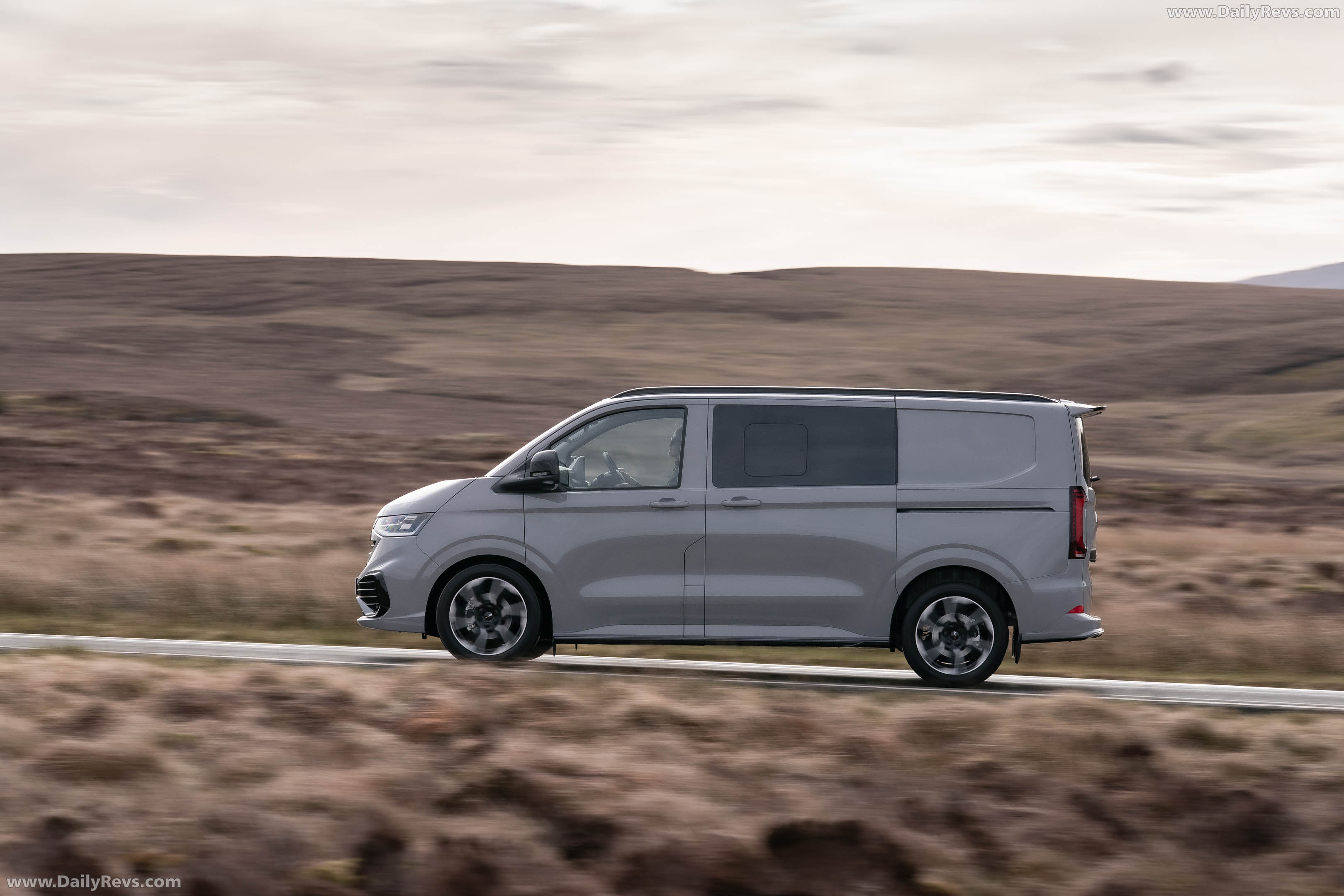 2026 Volkswagen Transporter Sportline UK Version Side View