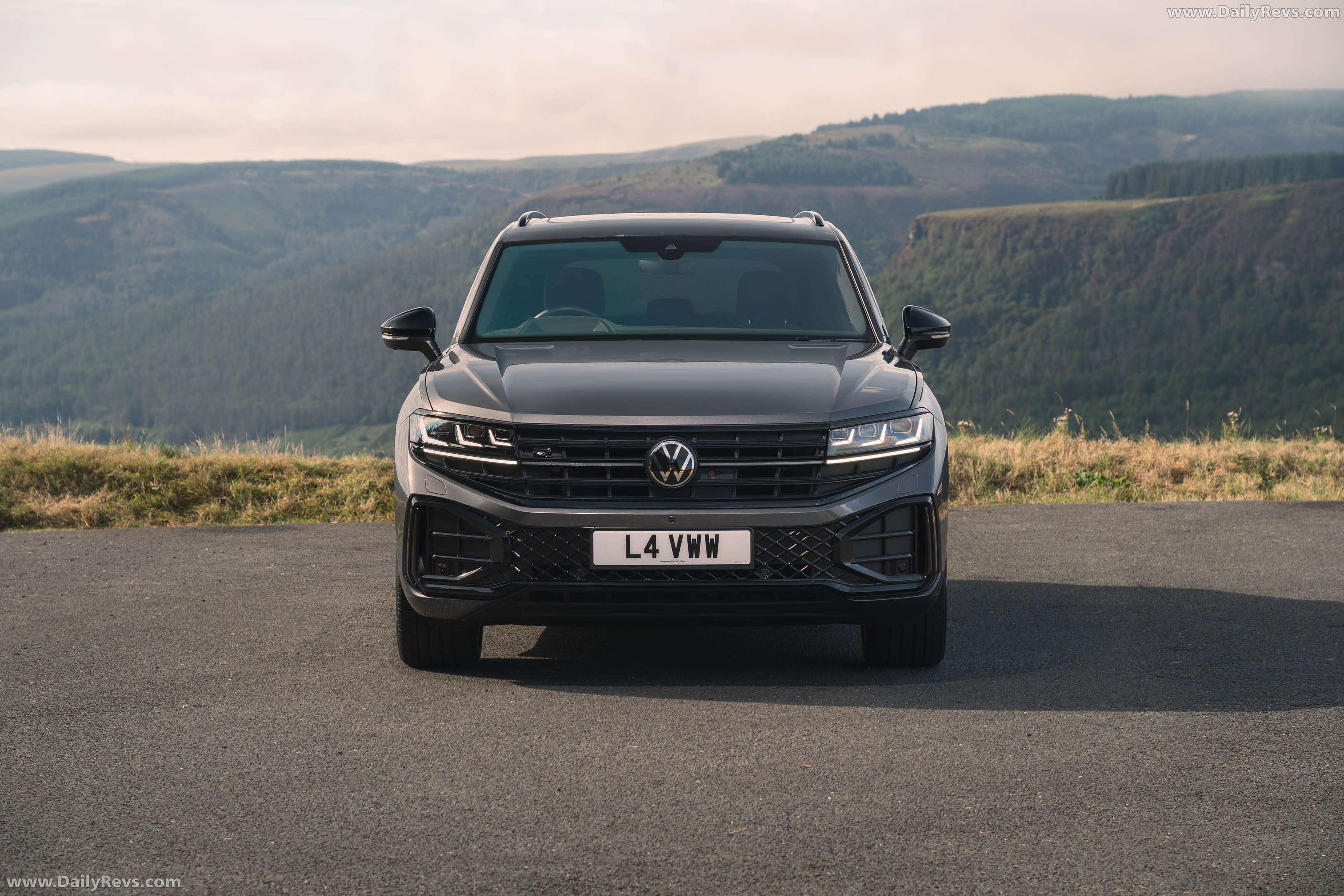 2026 Volkswagen Touareg Final Edition UK Version Front View