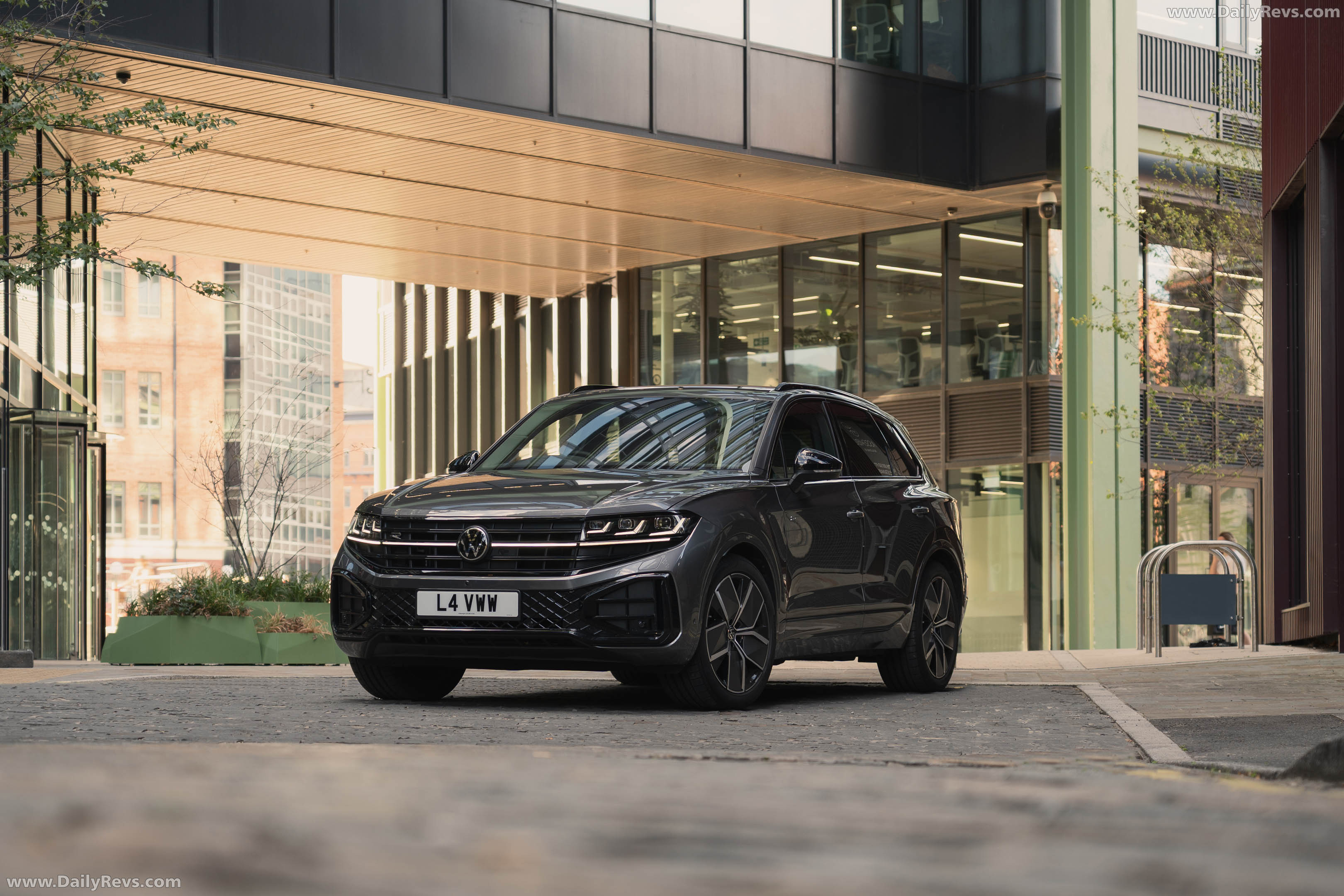 2026 Volkswagen Touareg Final Edition UK Version Front View