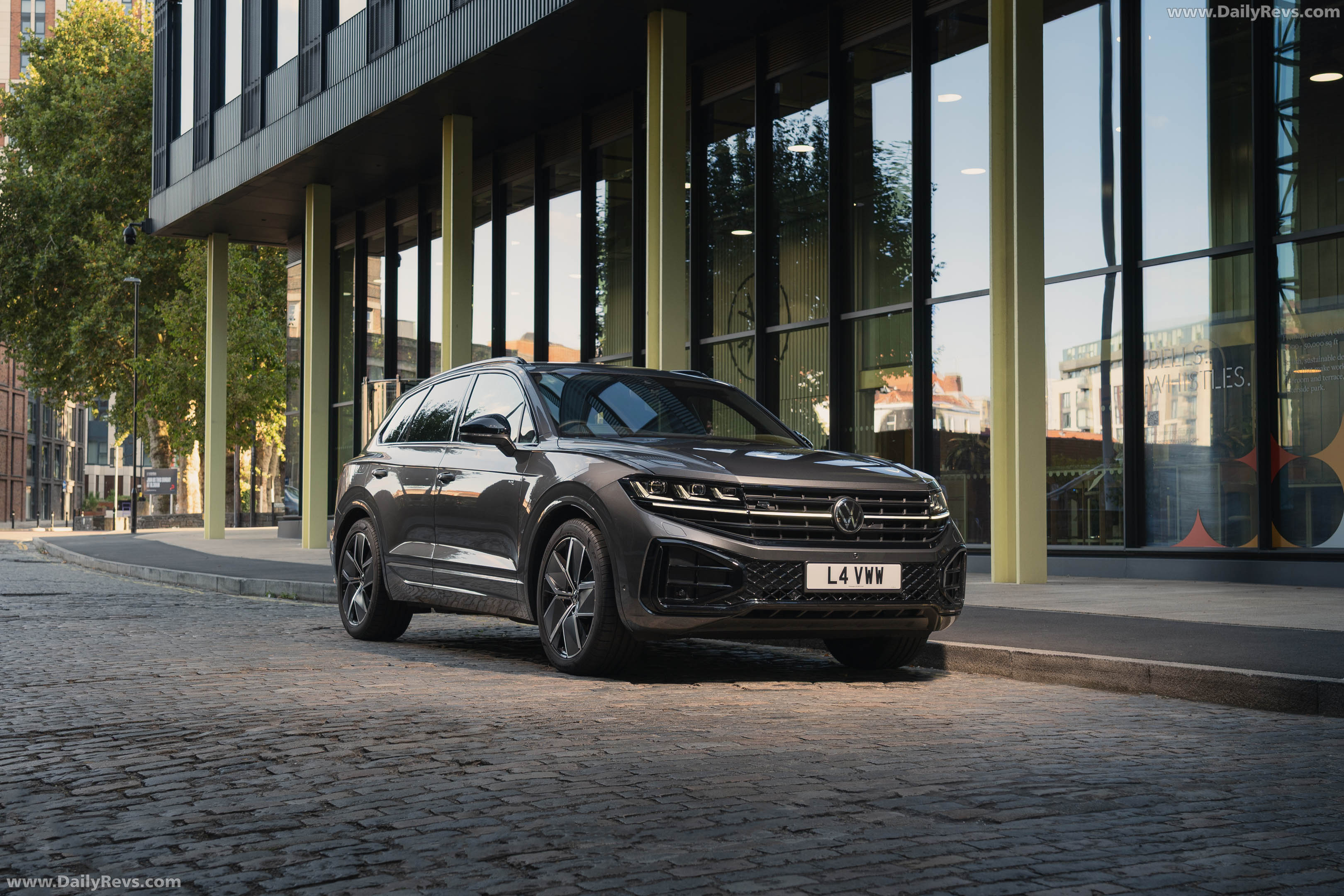 2026 Volkswagen Touareg Final Edition UK Version Front View
