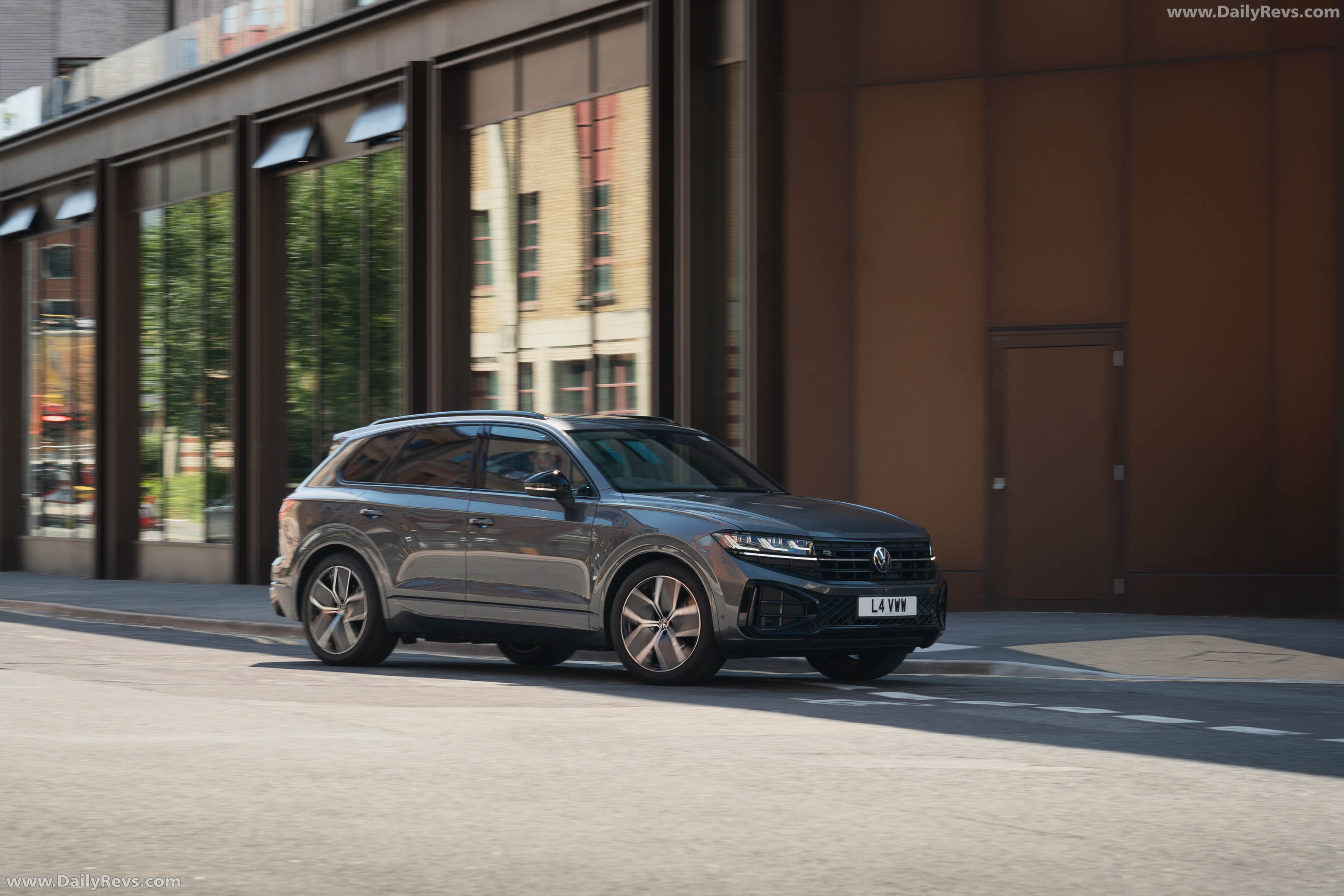 2026 Volkswagen Touareg Final Edition UK Version Front View