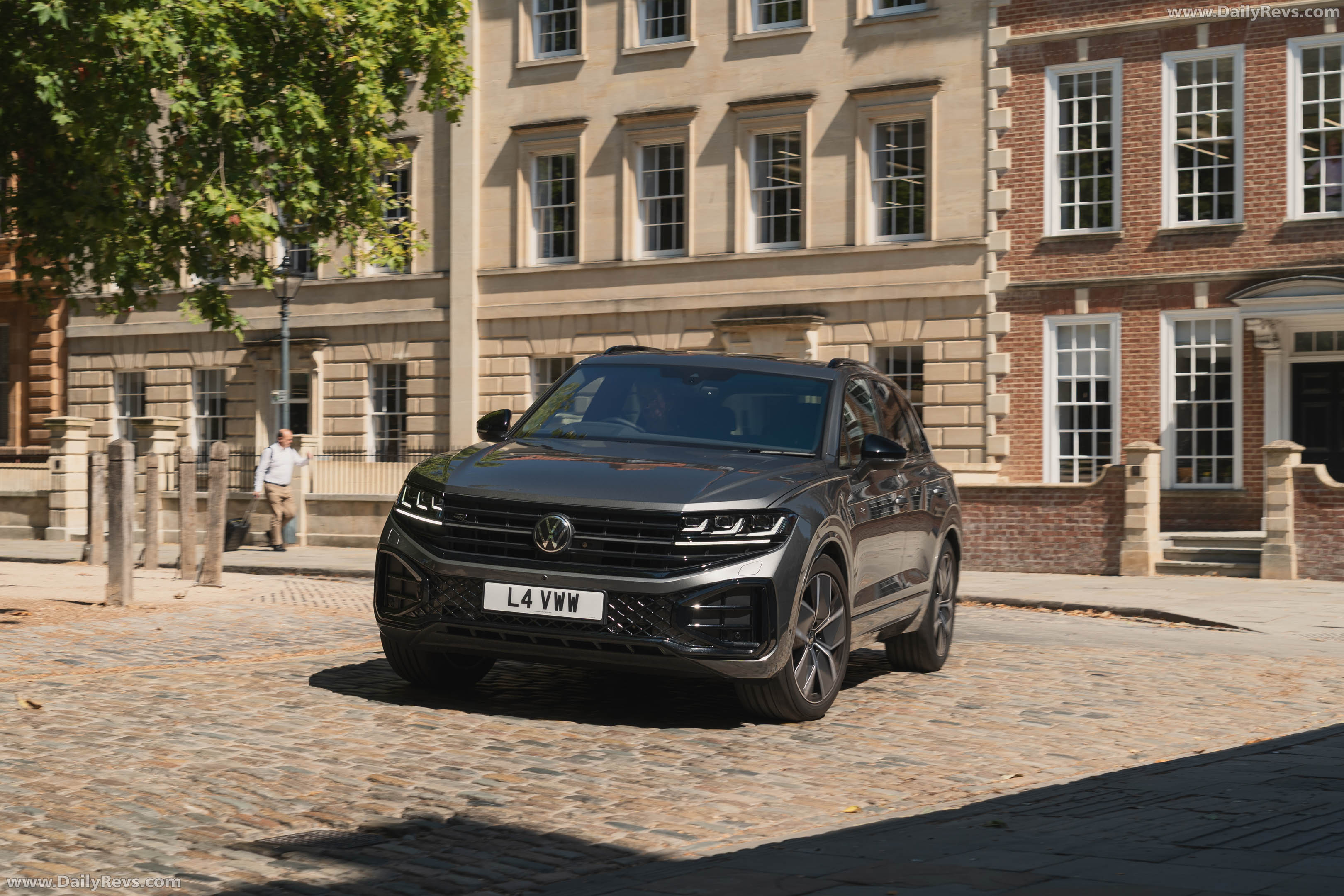 2026 Volkswagen Touareg Final Edition UK Version Front View