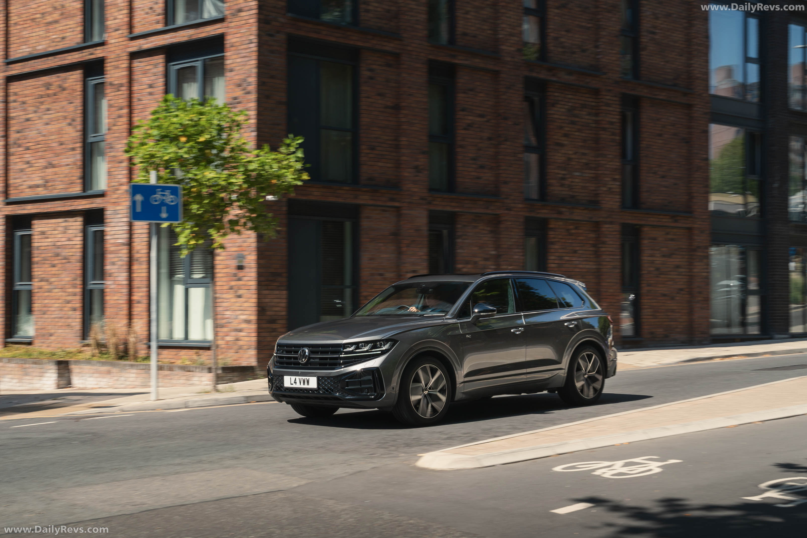 2026 Volkswagen Touareg Final Edition UK Version Front View