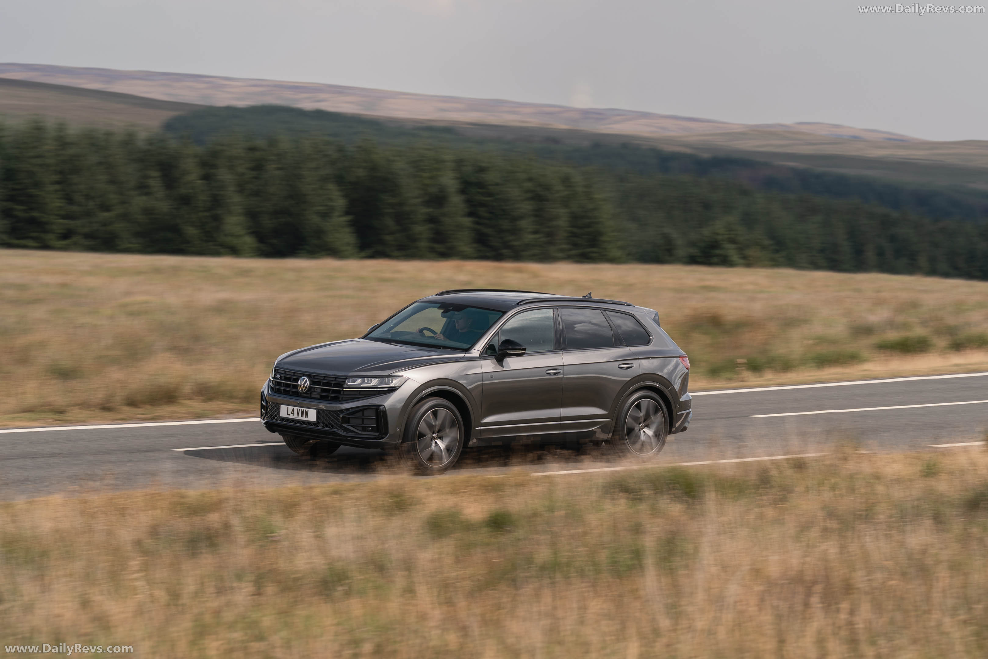2026 Volkswagen Touareg Final Edition UK Version Front View