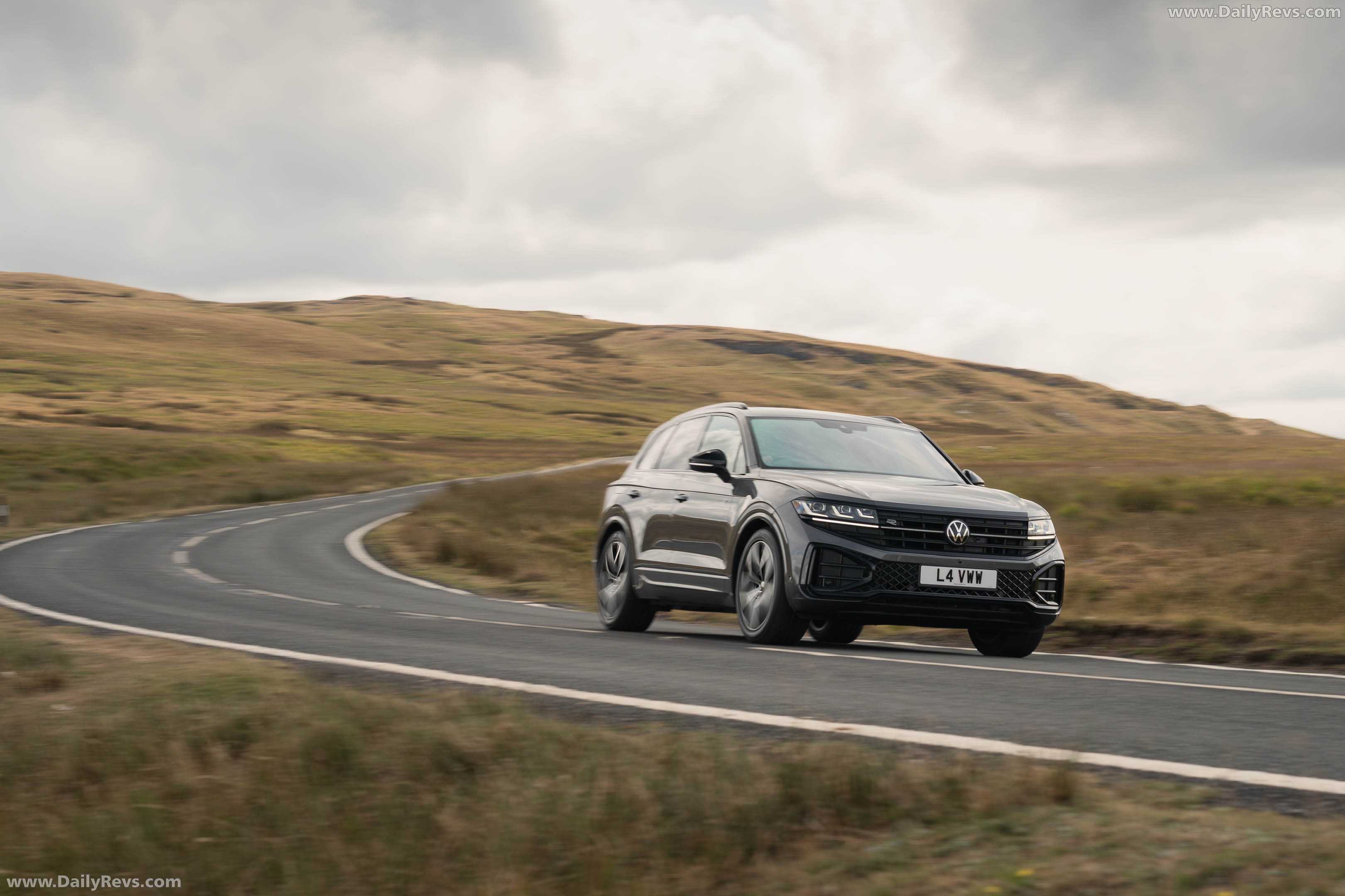 2026 Volkswagen Touareg Final Edition UK Version Front View