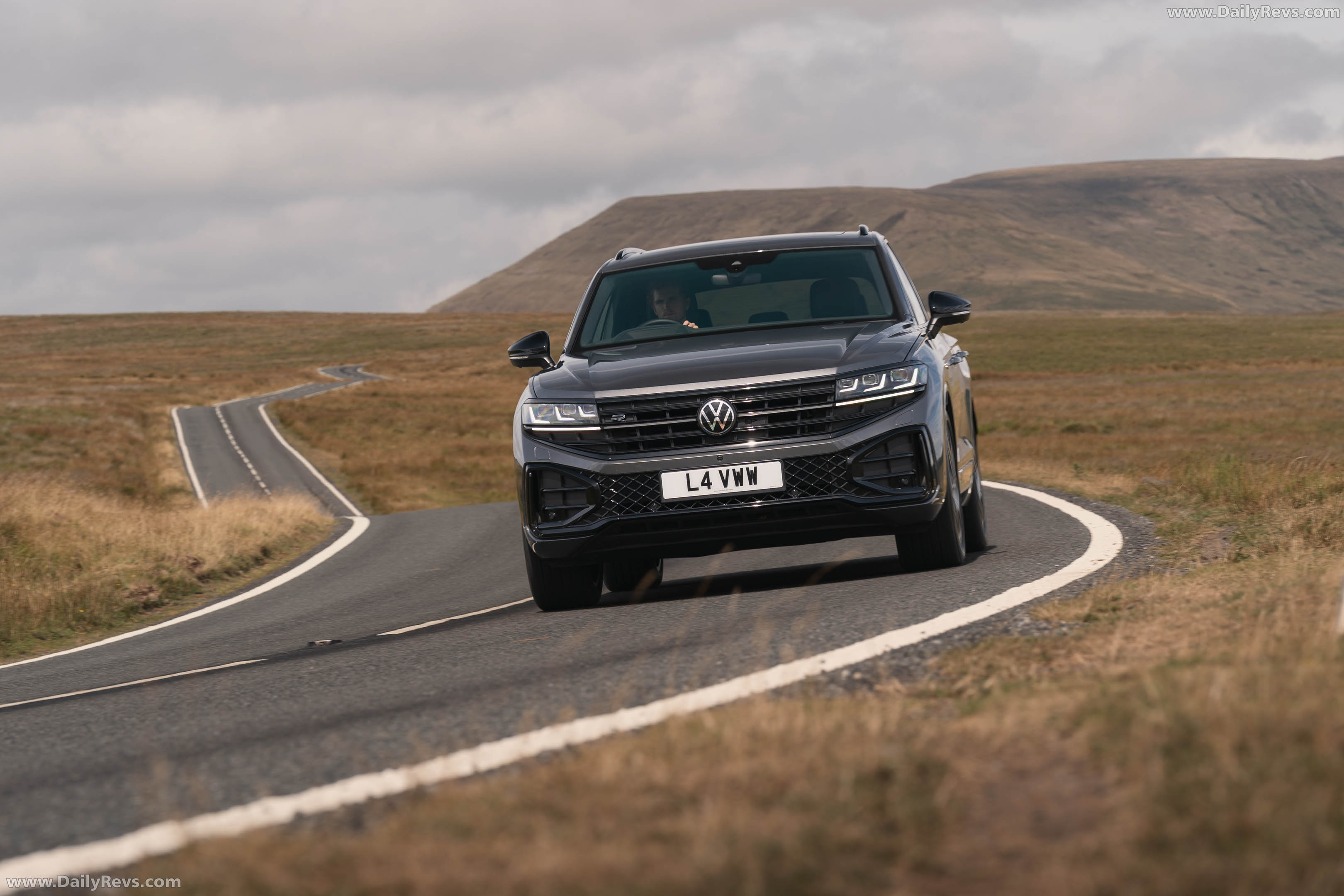 2026 Volkswagen Touareg Final Edition UK Version Front View