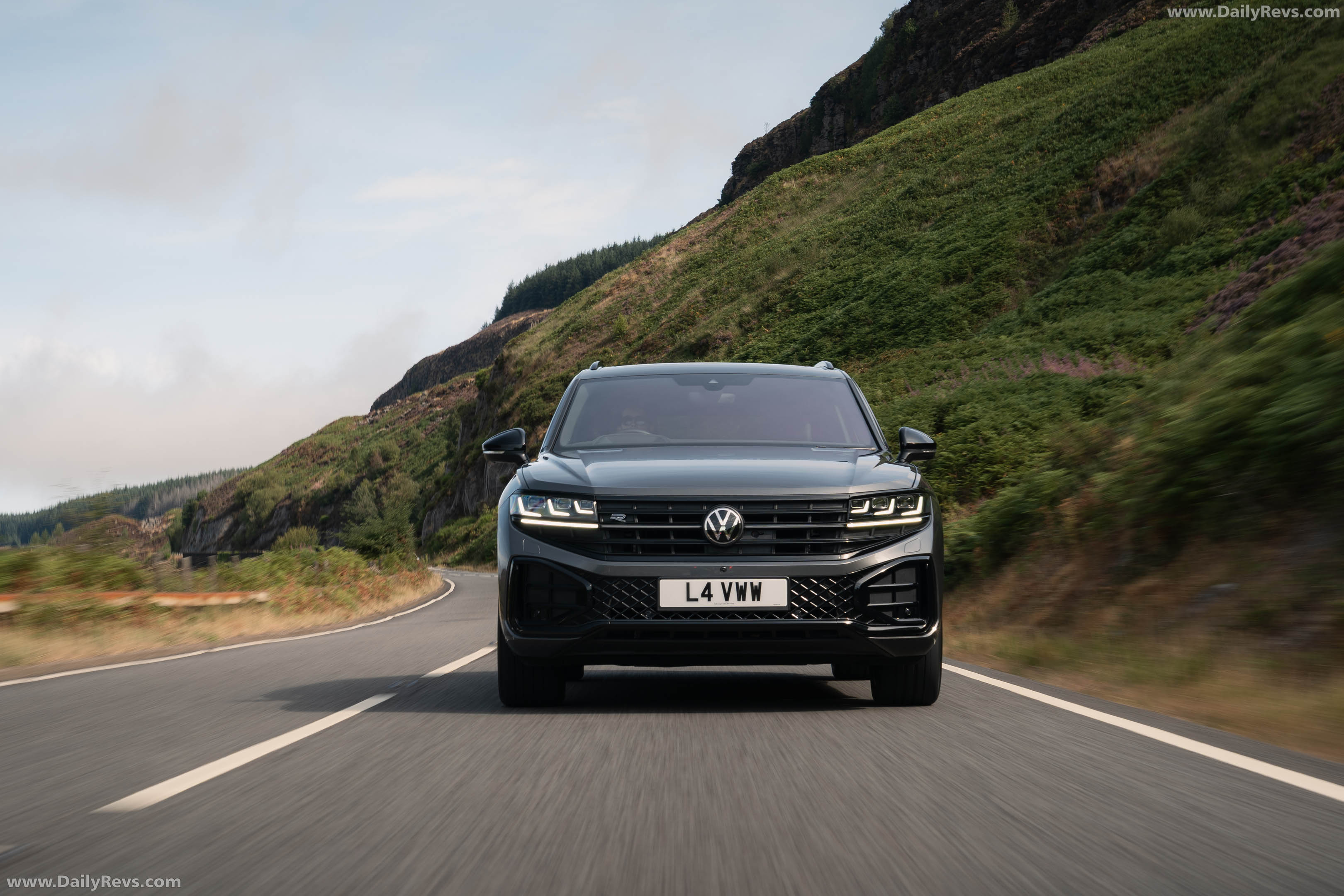 2026 Volkswagen Touareg Final Edition UK Version Front View