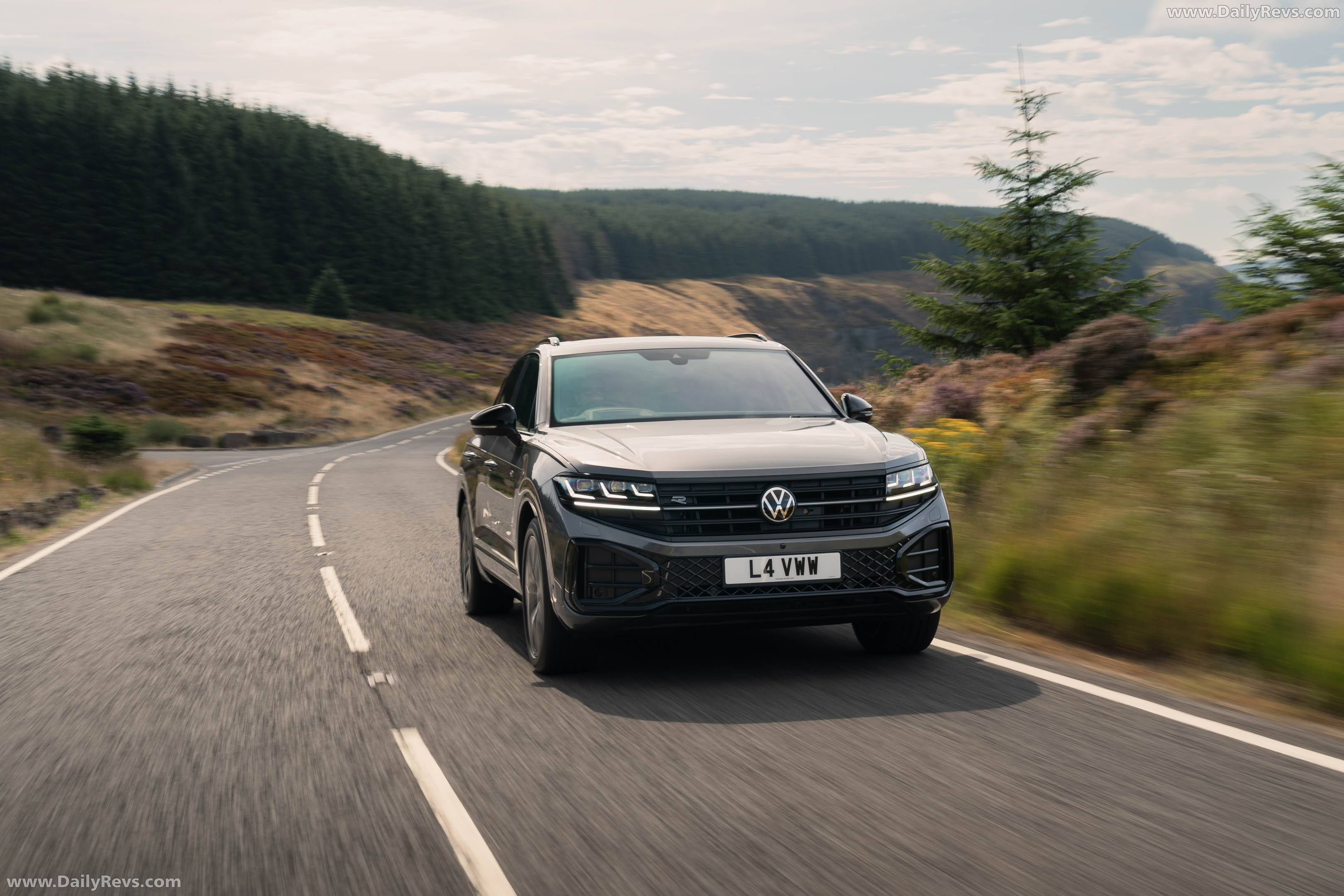 2026 Volkswagen Touareg Final Edition UK Version Front View