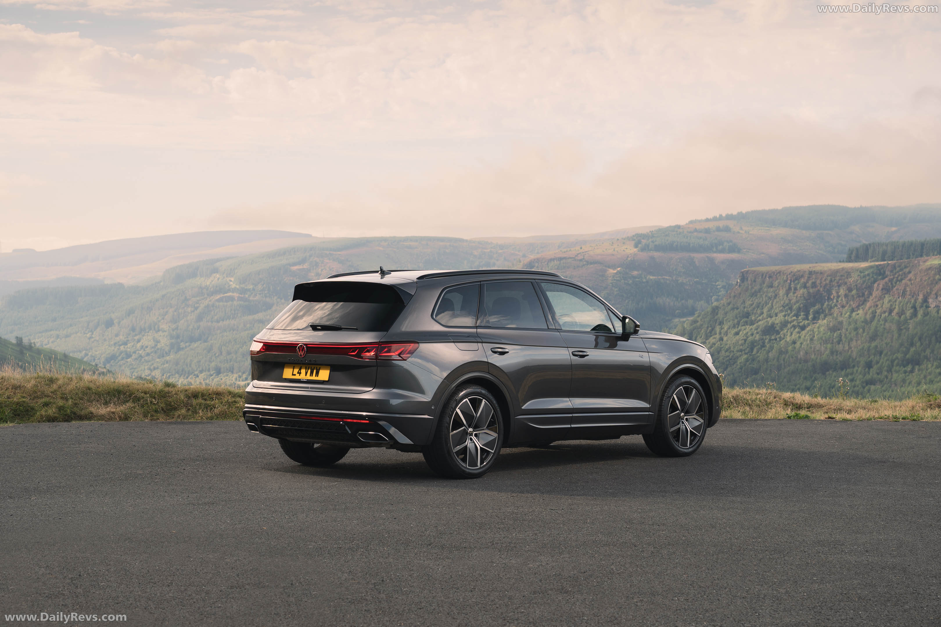 2026 Volkswagen Touareg Final Edition UK Version Rear View