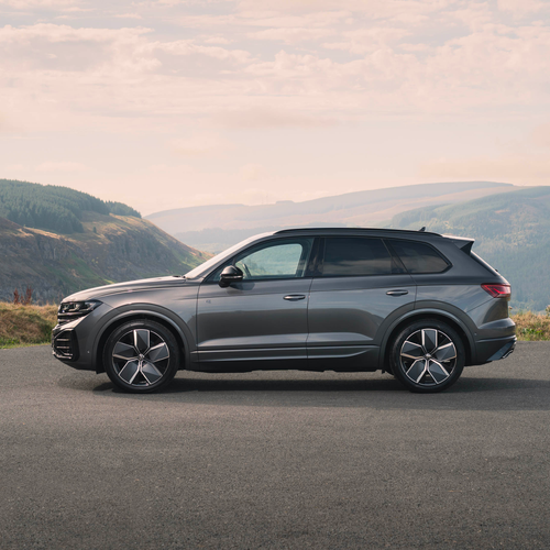 2026 Volkswagen Touareg Final Edition UK Version Side View