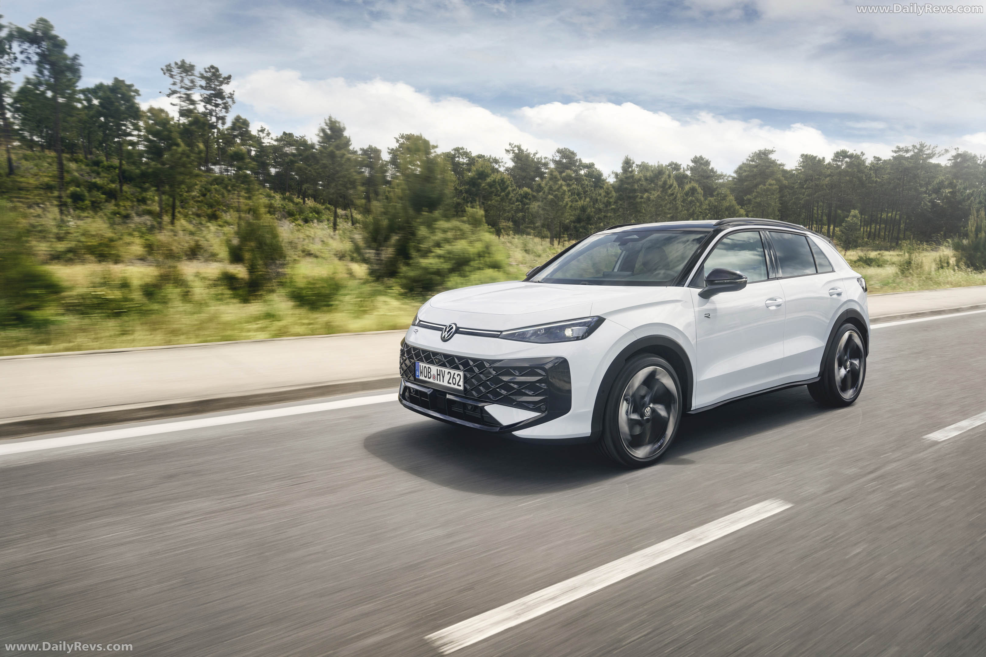2026 Volkswagen T-Roc Hybrid Front View