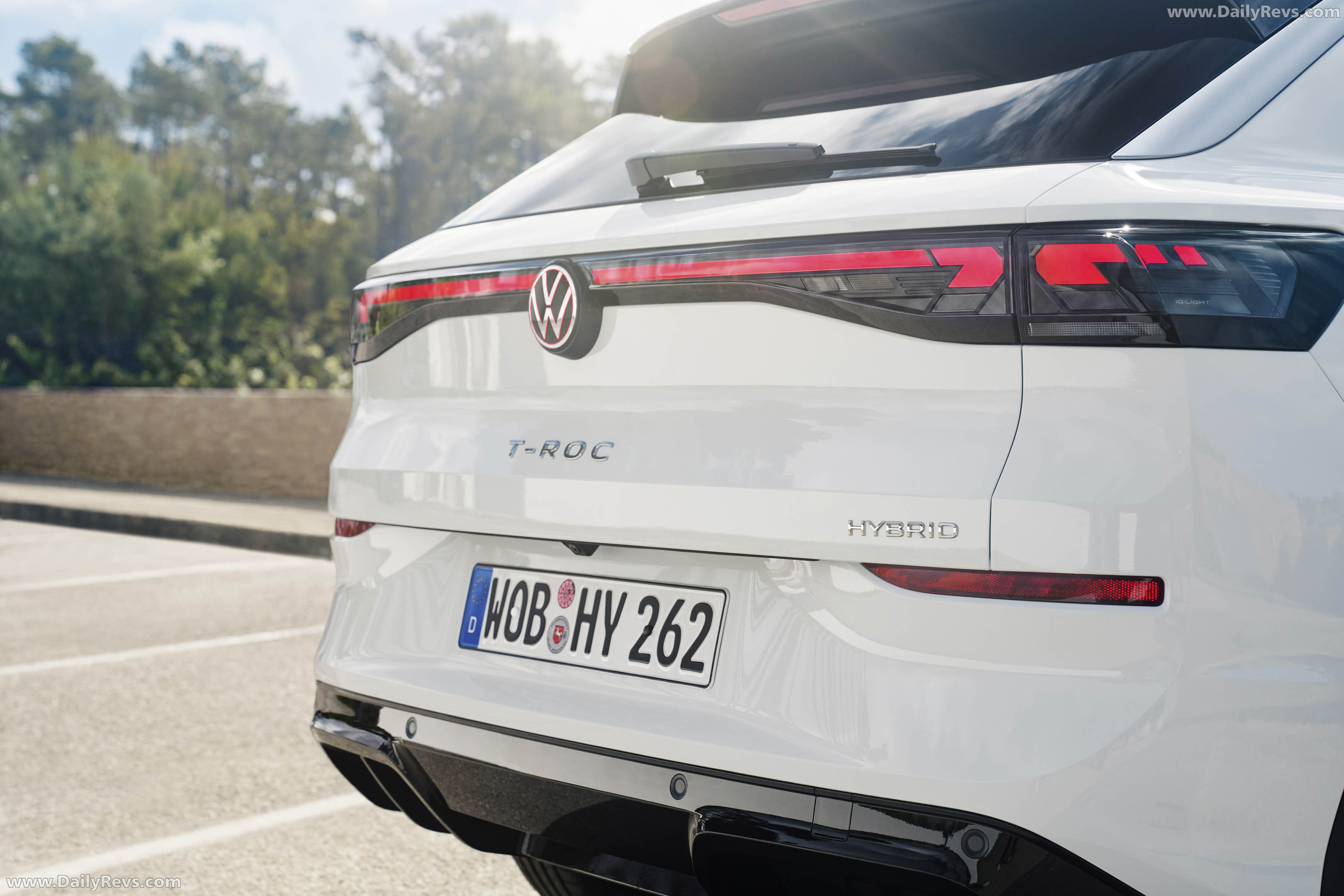2026 Volkswagen T-Roc Hybrid Exterior