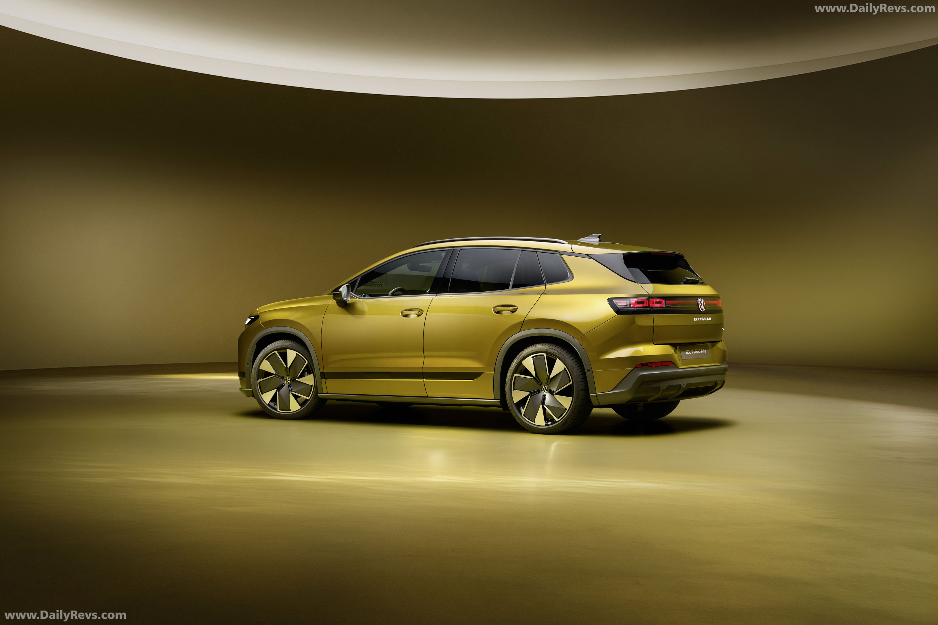 2027 Volkswagen ID. Tiguan Style Rear View