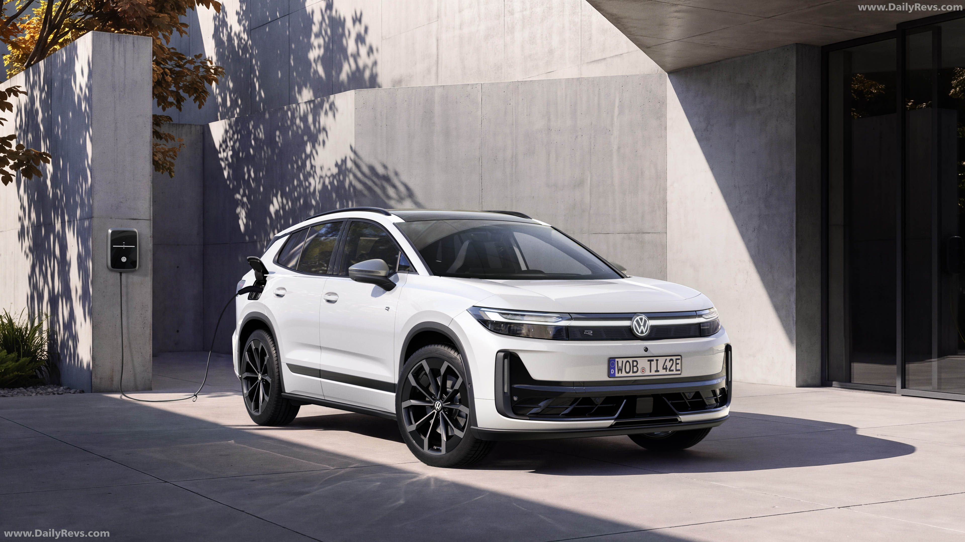 2027 Volkswagen ID. Tiguan R-Line Front View