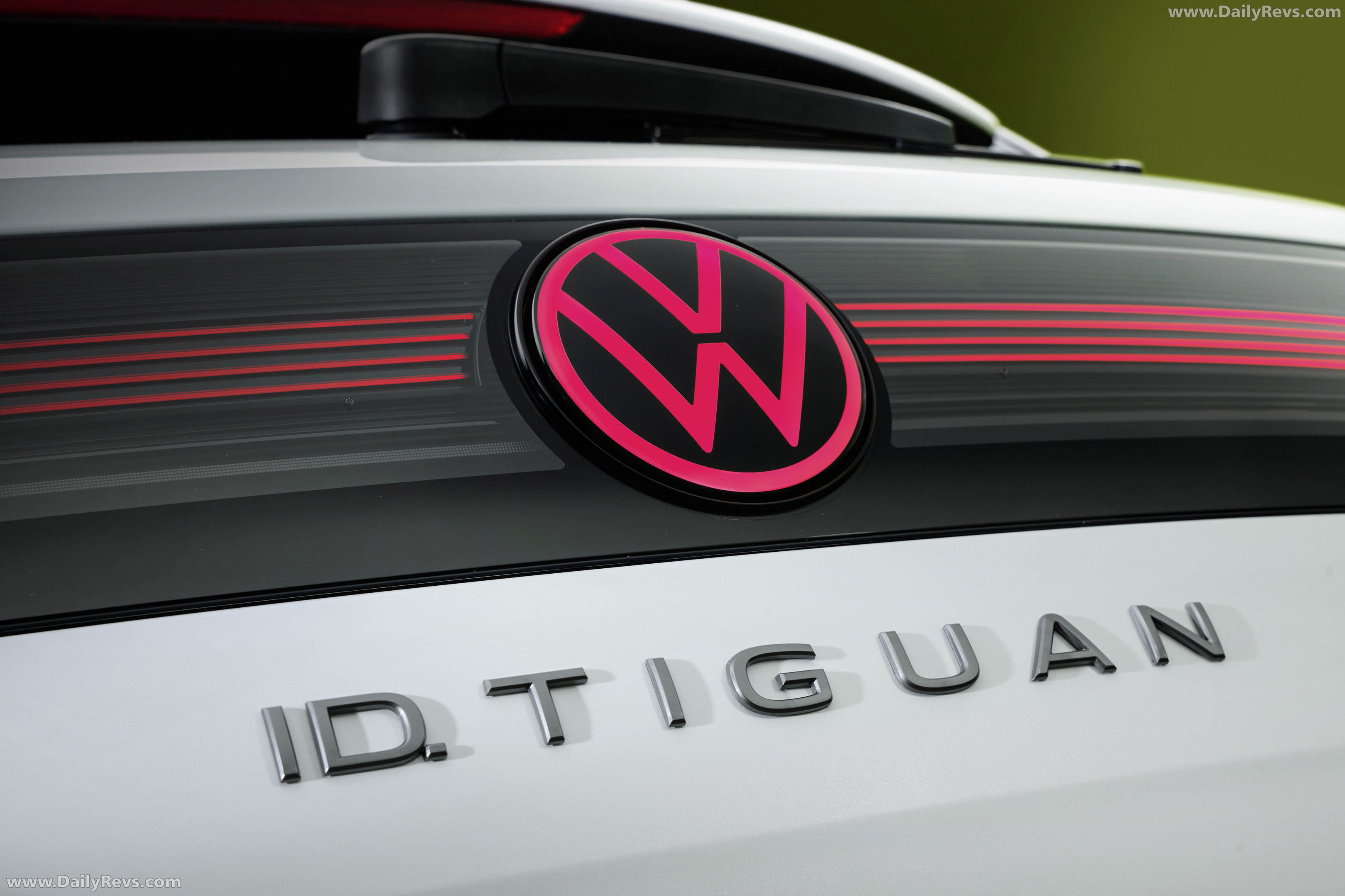 2027 Volkswagen ID. Tiguan R-Line Exterior