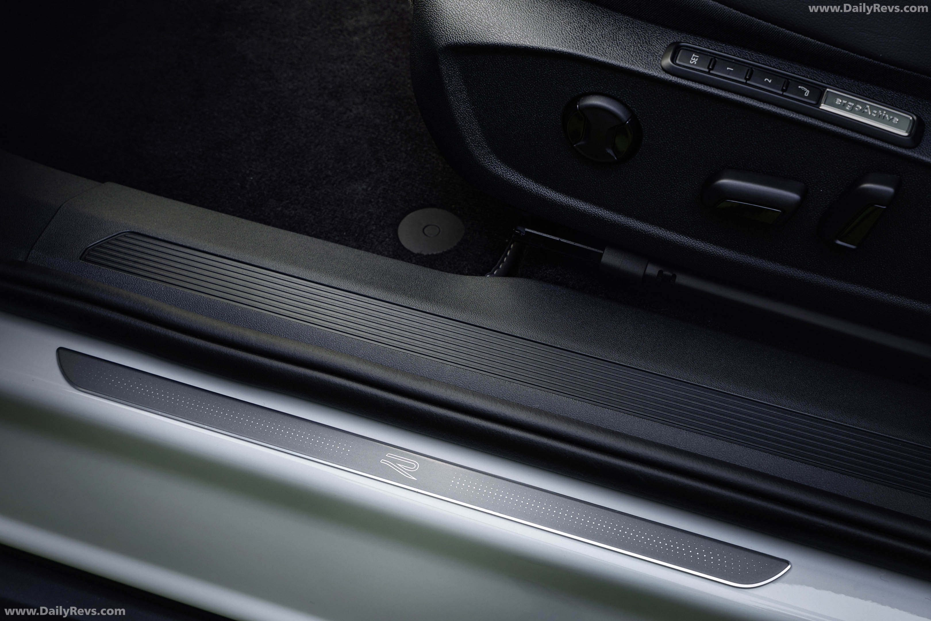 2027 Volkswagen ID. Tiguan R-Line Interior
