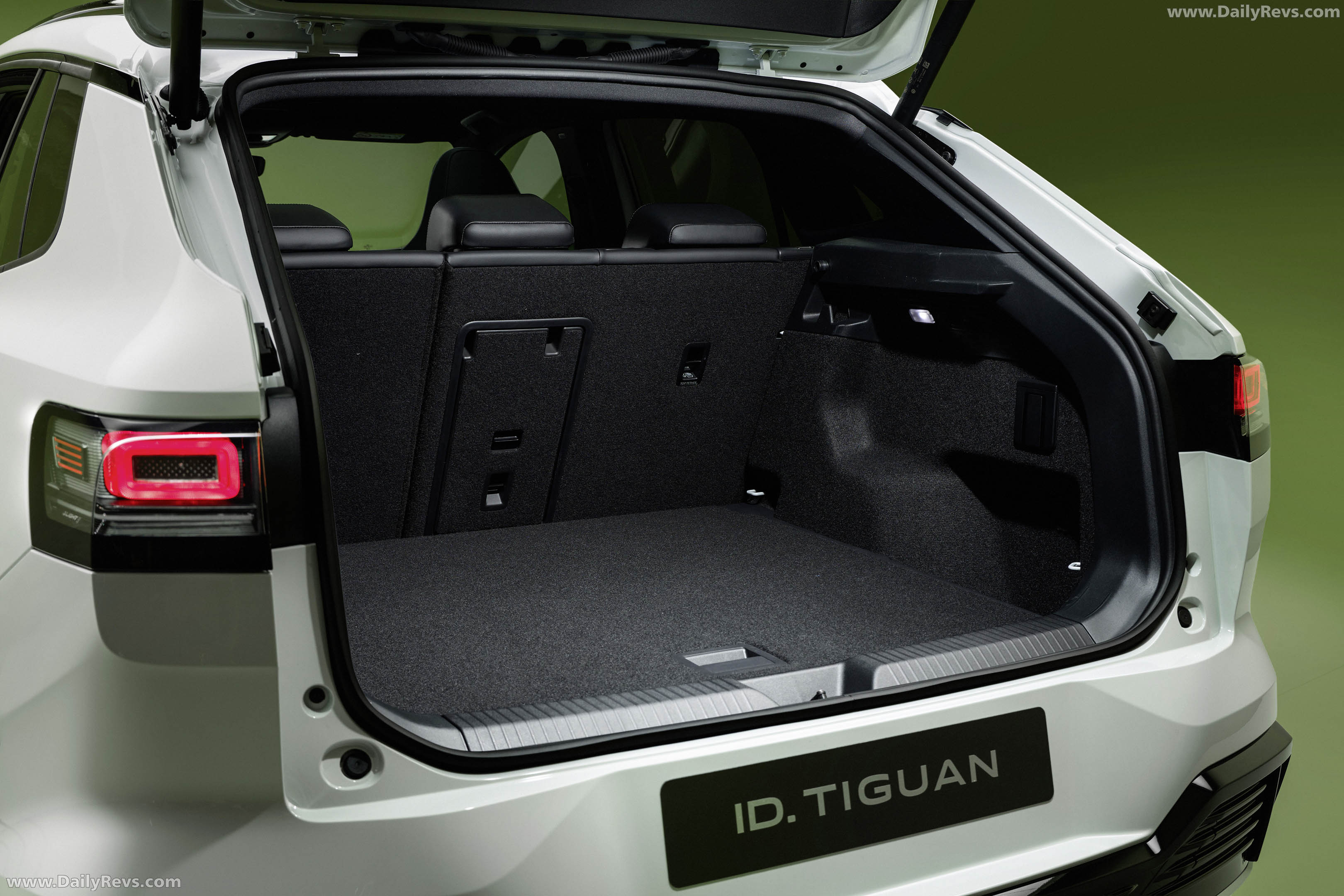 2027 Volkswagen ID. Tiguan R-Line Interior