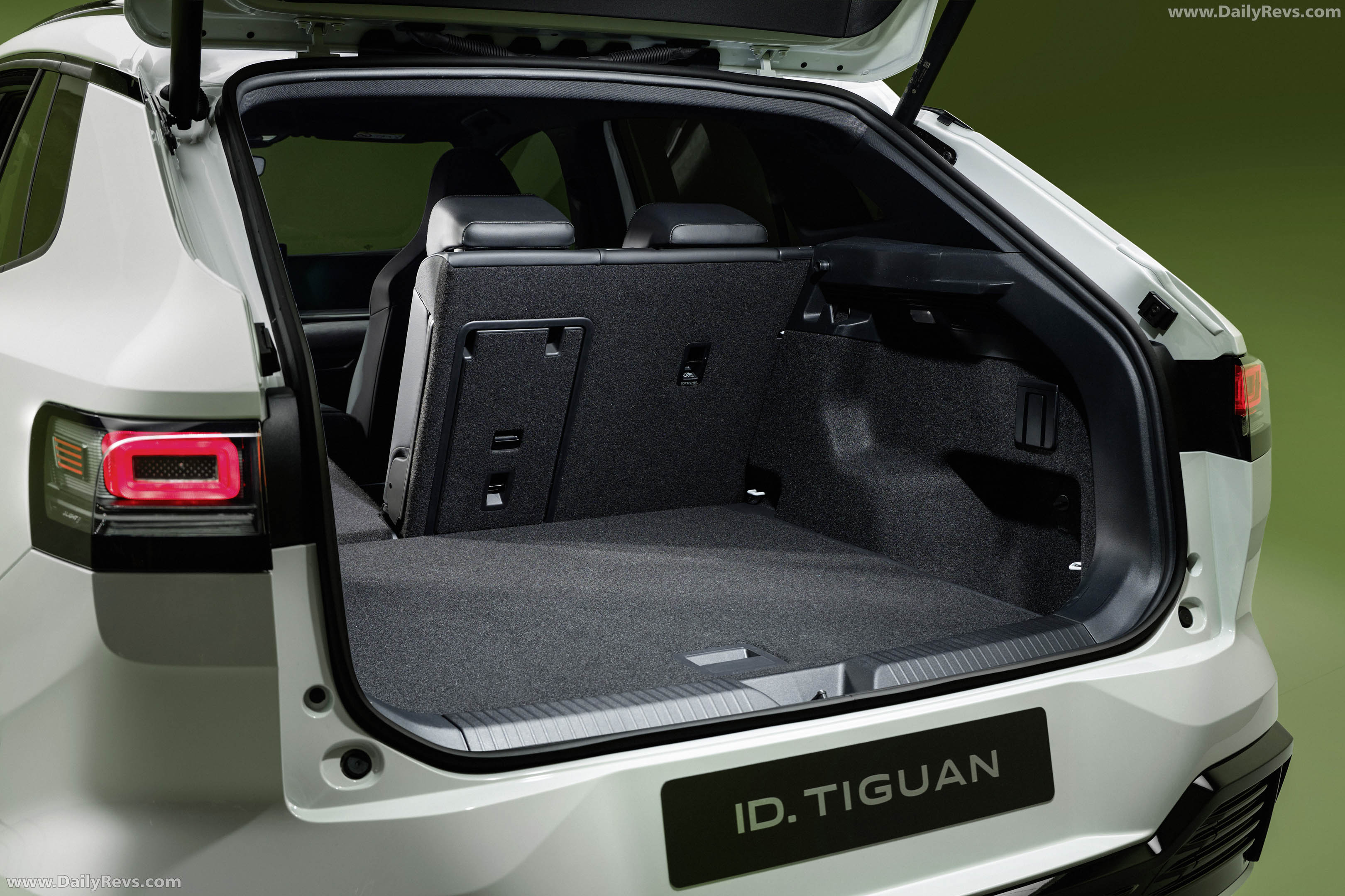 2027 Volkswagen ID. Tiguan R-Line Interior