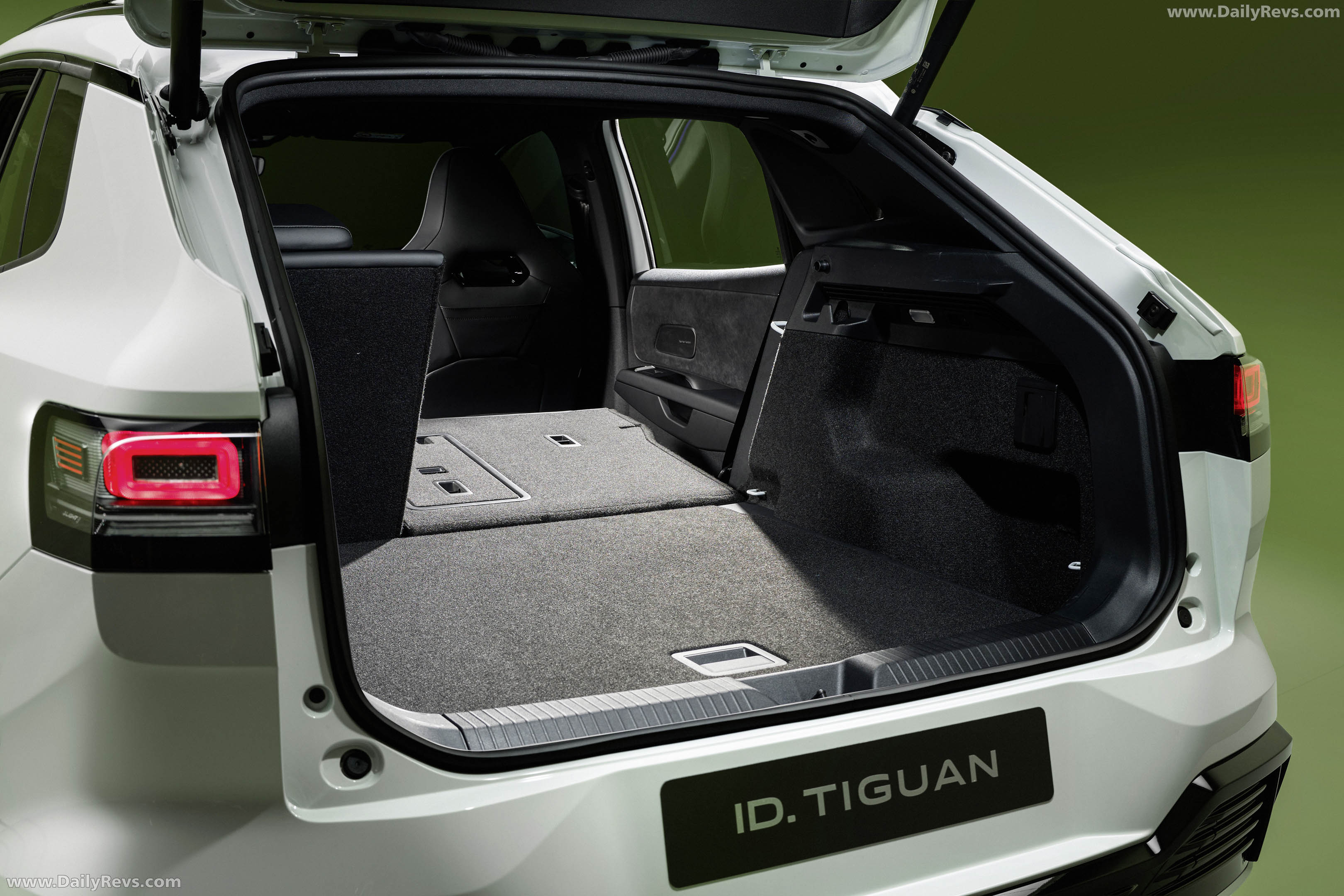 2027 Volkswagen ID. Tiguan R-Line Interior