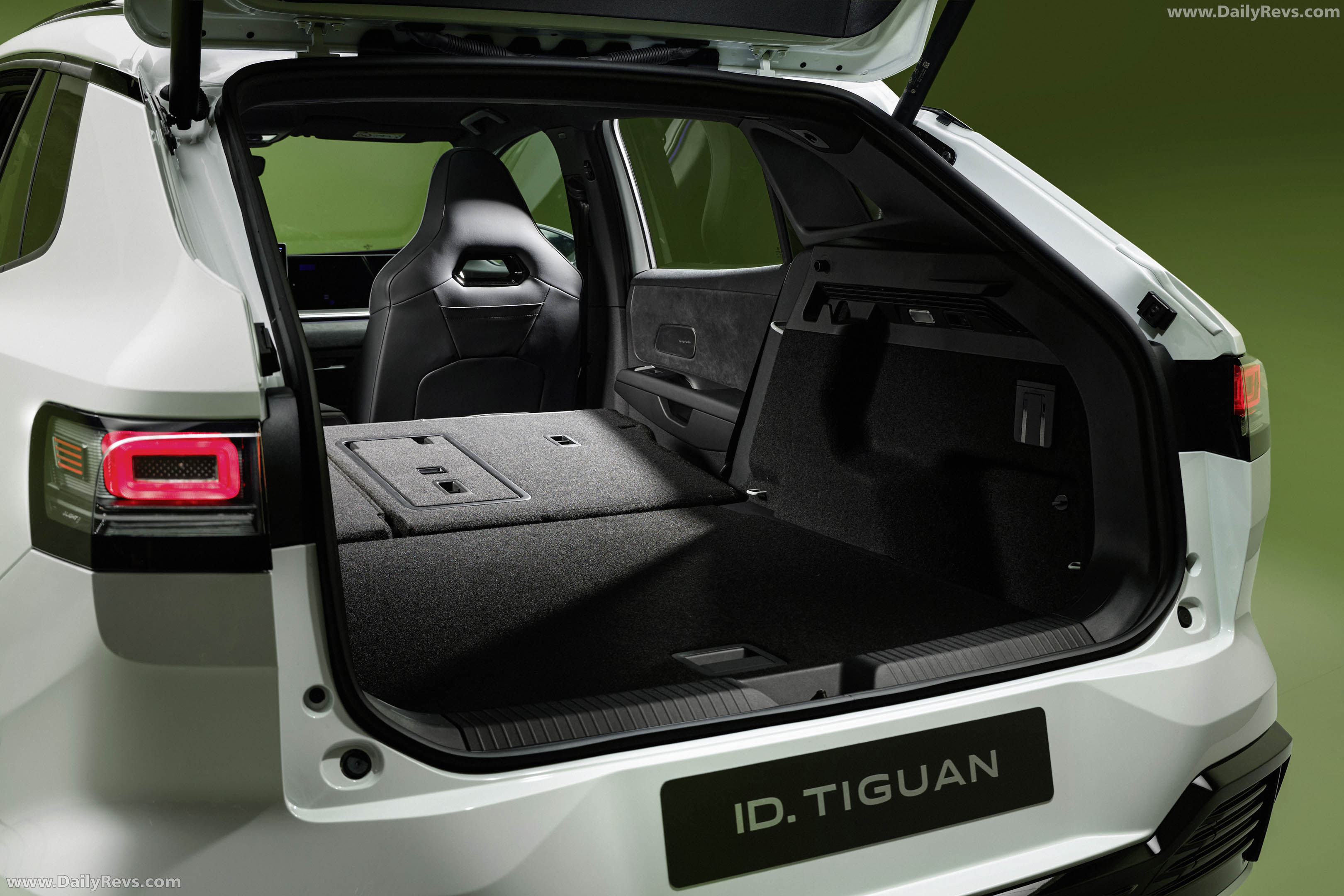 2027 Volkswagen ID. Tiguan R-Line Interior