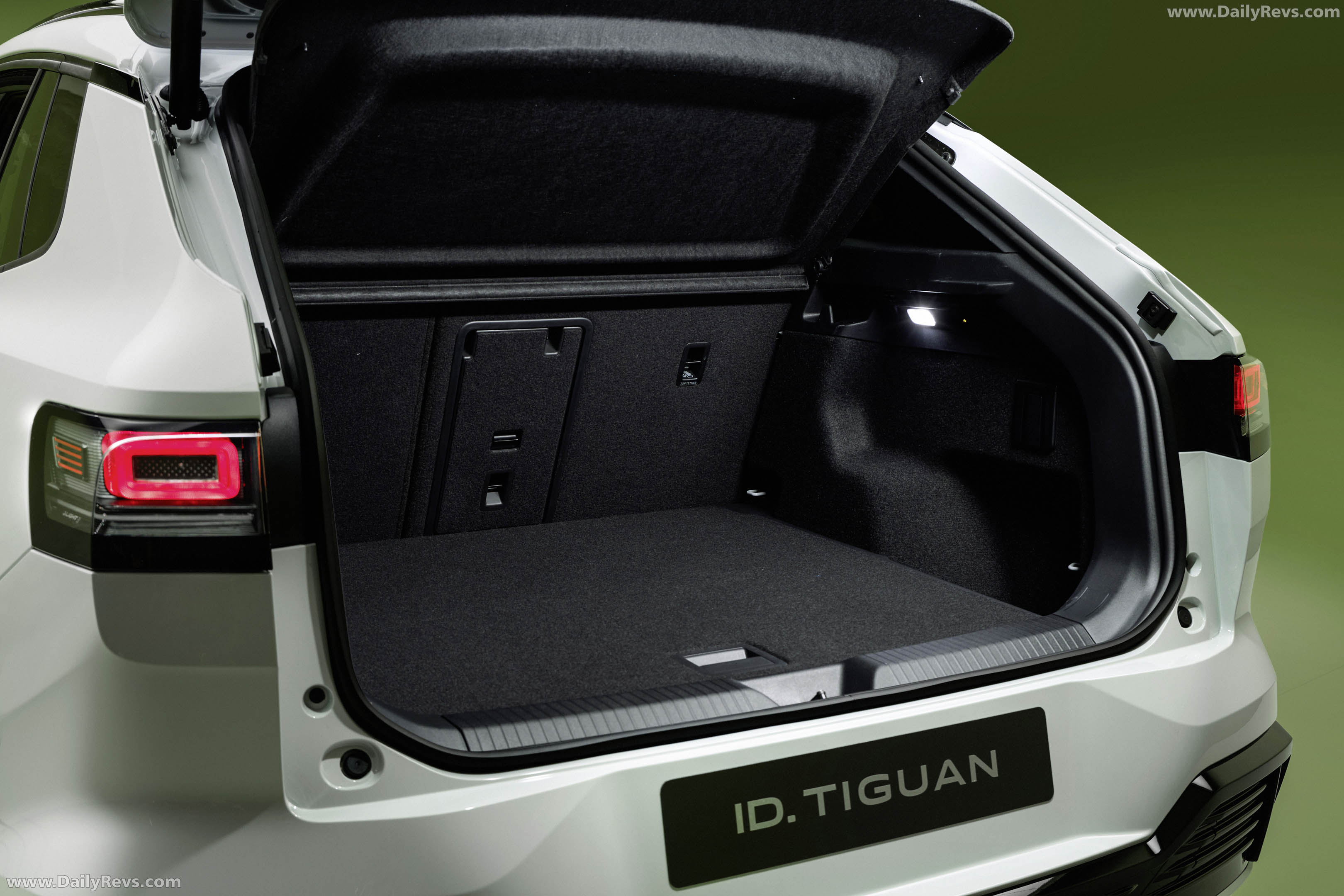2027 Volkswagen ID. Tiguan R-Line Interior
