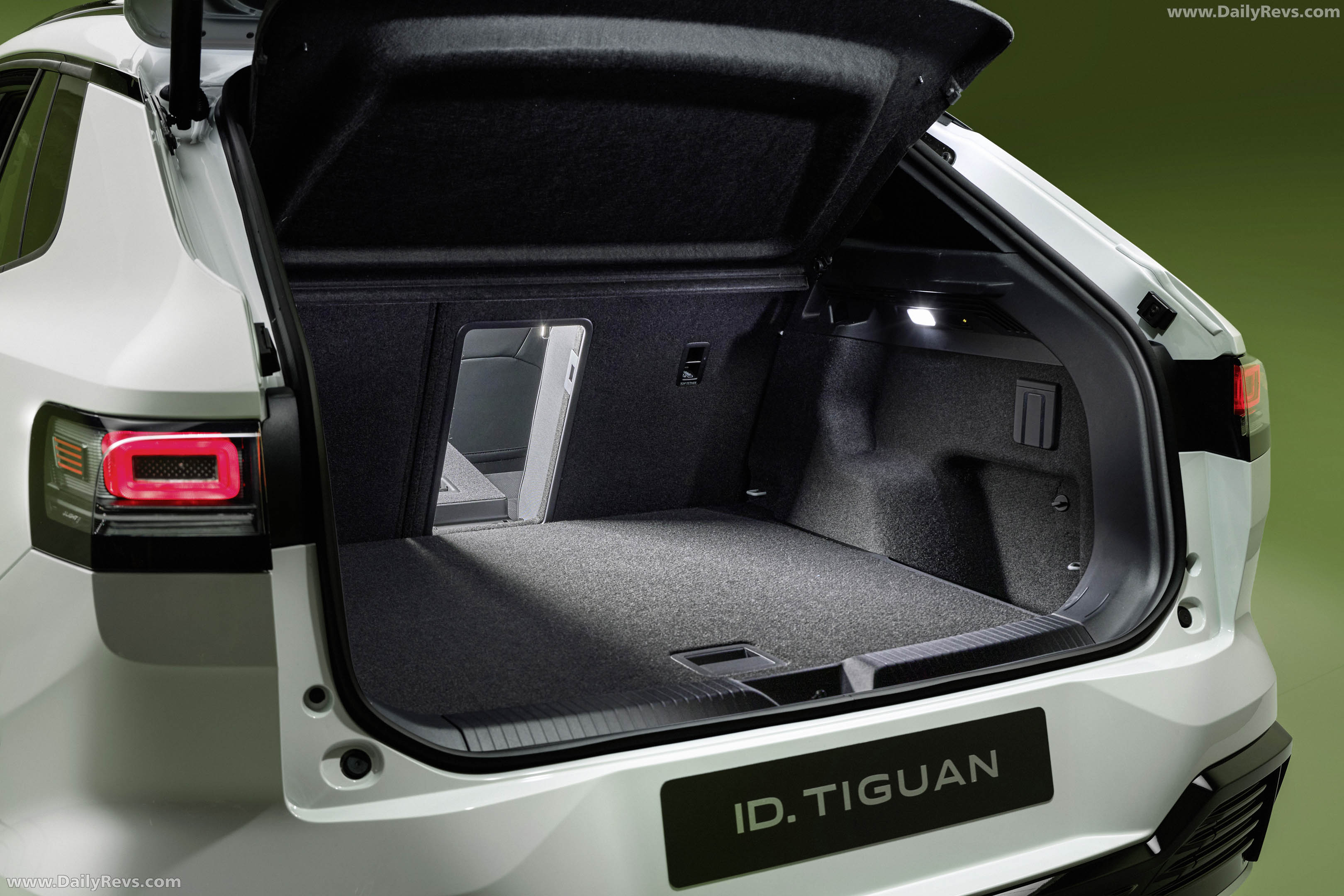 2027 Volkswagen ID. Tiguan R-Line Interior