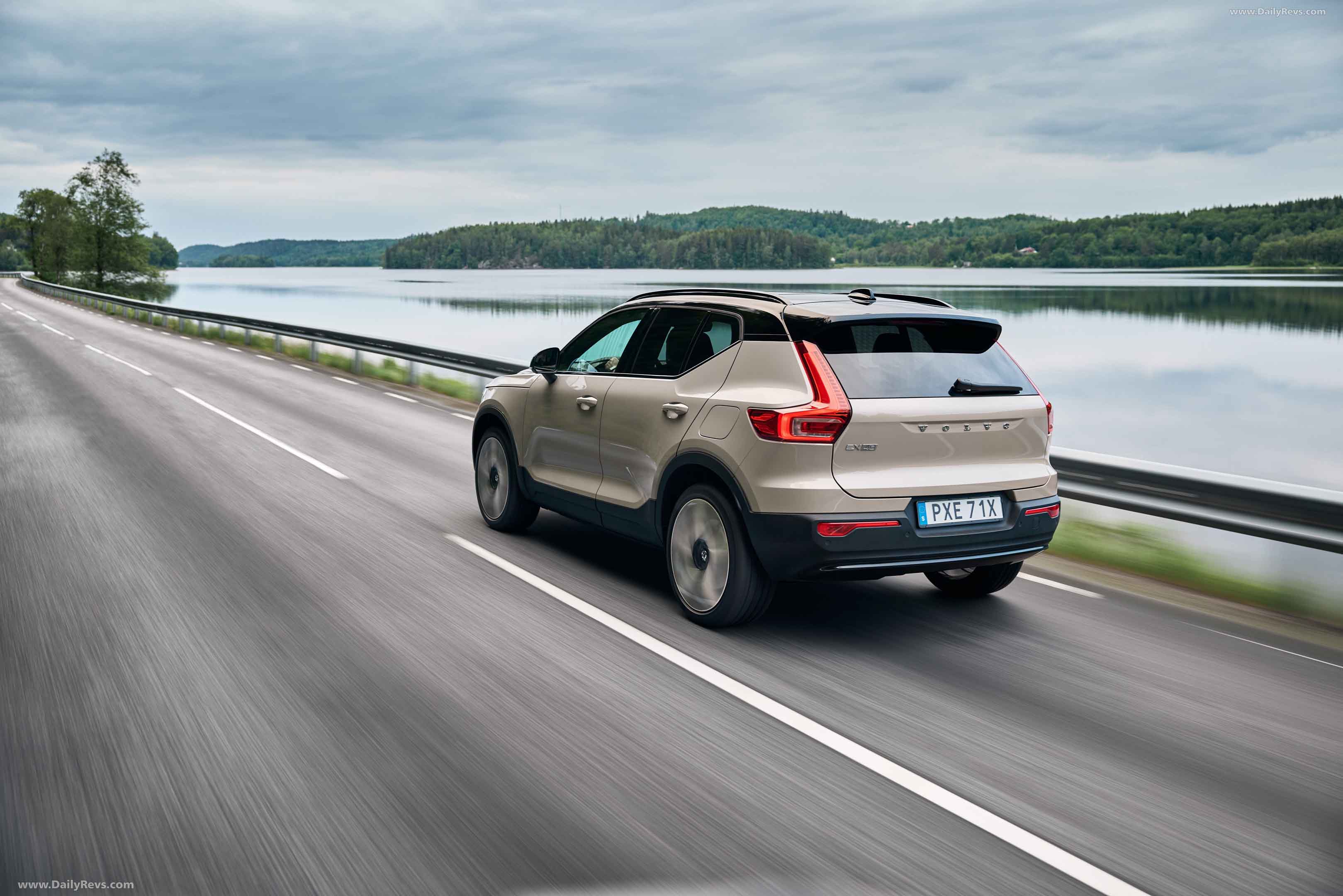 2025 Volvo EX40 Sand Dune Edition Stunning HD Photos Videos Specs 