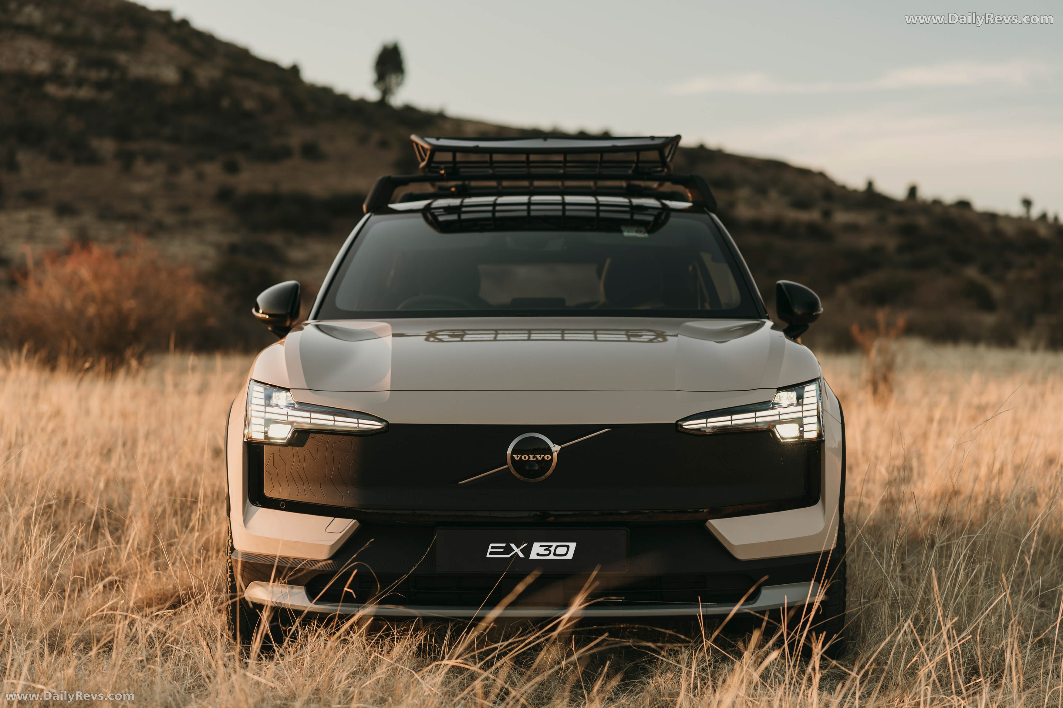 2026 Volvo EX30 Cross Country South African Version Front View