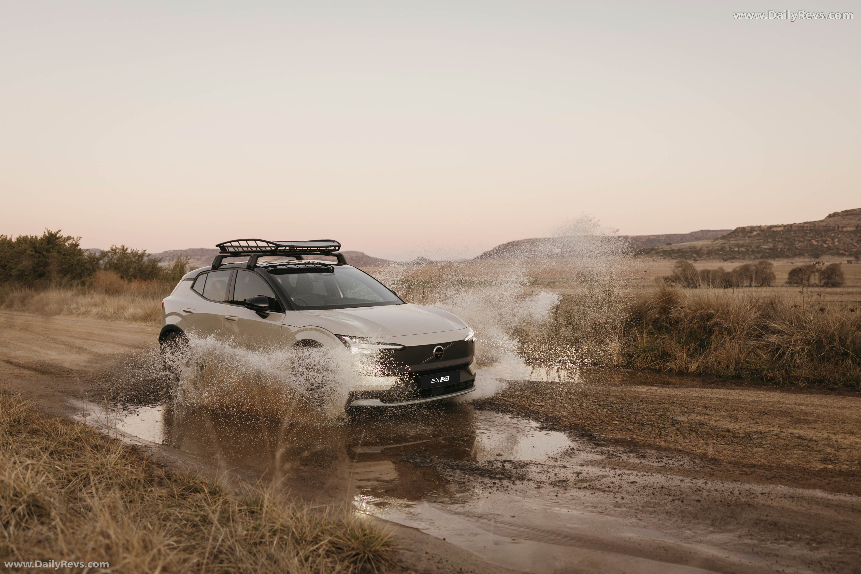 2026 Volvo EX30 Cross Country South African Version Front View