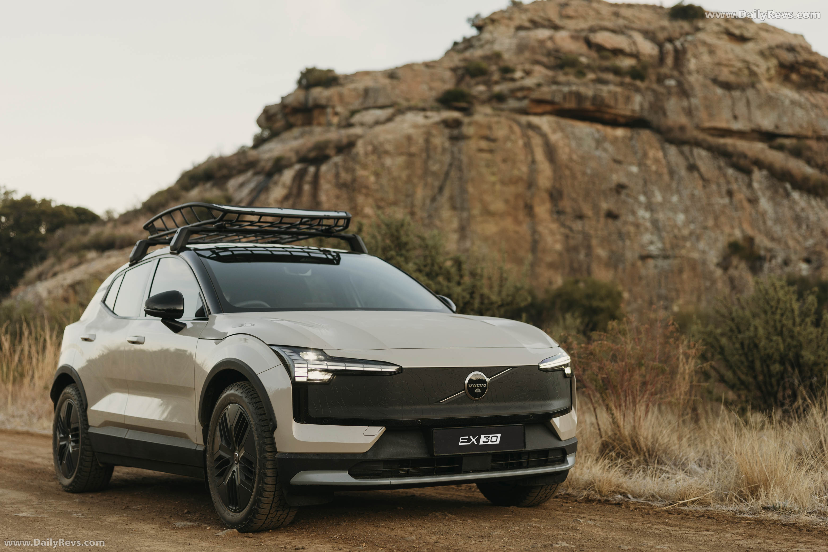 2026 Volvo EX30 Cross Country South African Version Front View