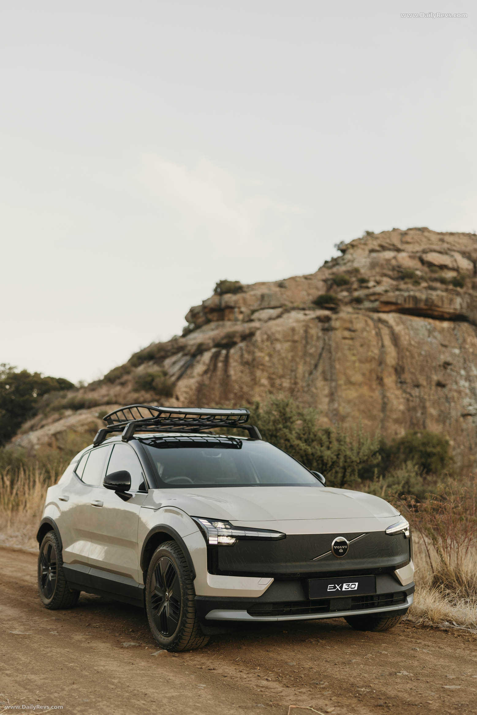2026 Volvo EX30 Cross Country South African Version Front View