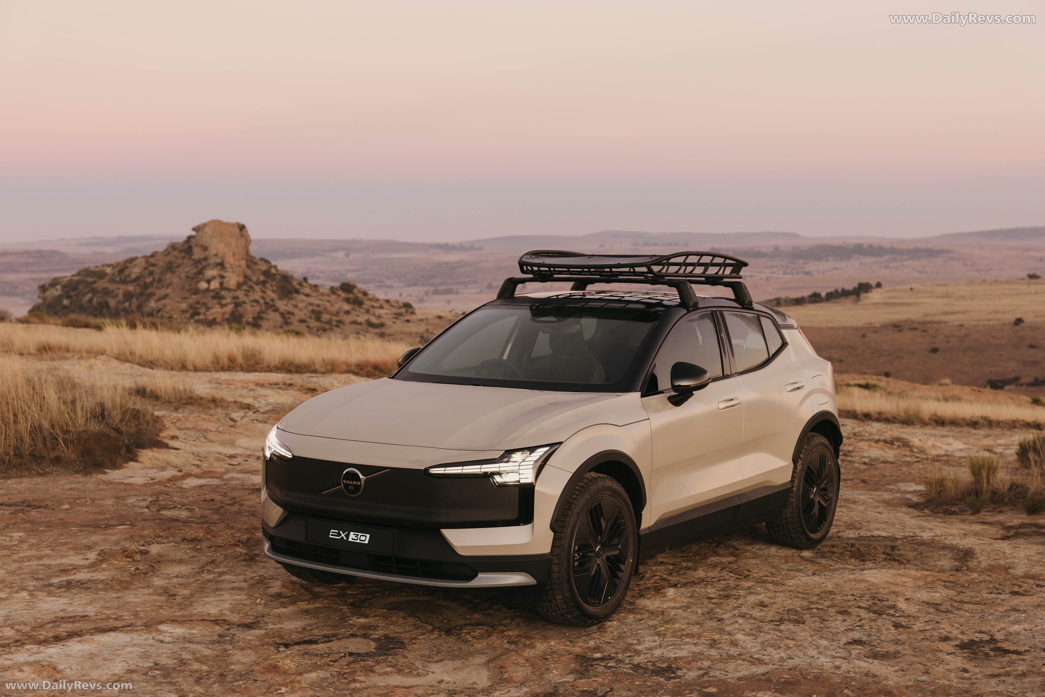 2026 Volvo EX30 Cross Country South African Version Front View
