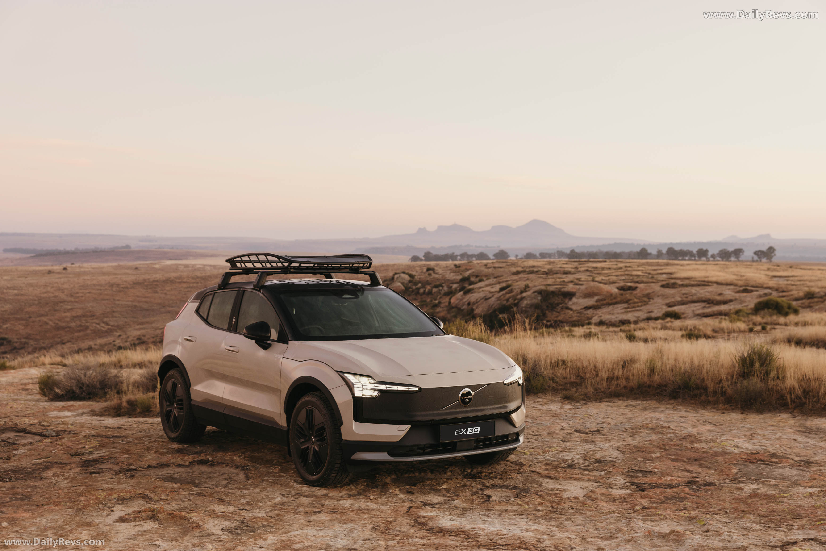 2026 Volvo EX30 Cross Country South African Version Front View