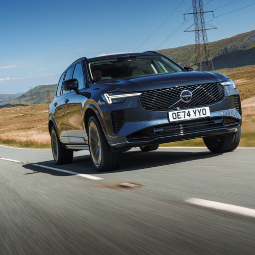 2025 Volvo XC90 T8 Ultra Front View