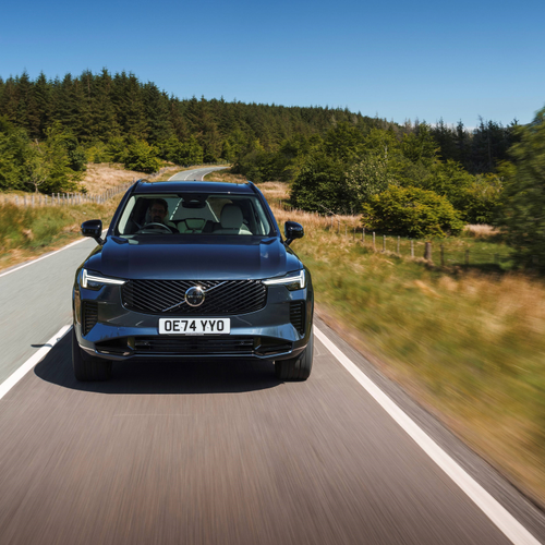 2025 Volvo XC90 T8 Ultra Front View