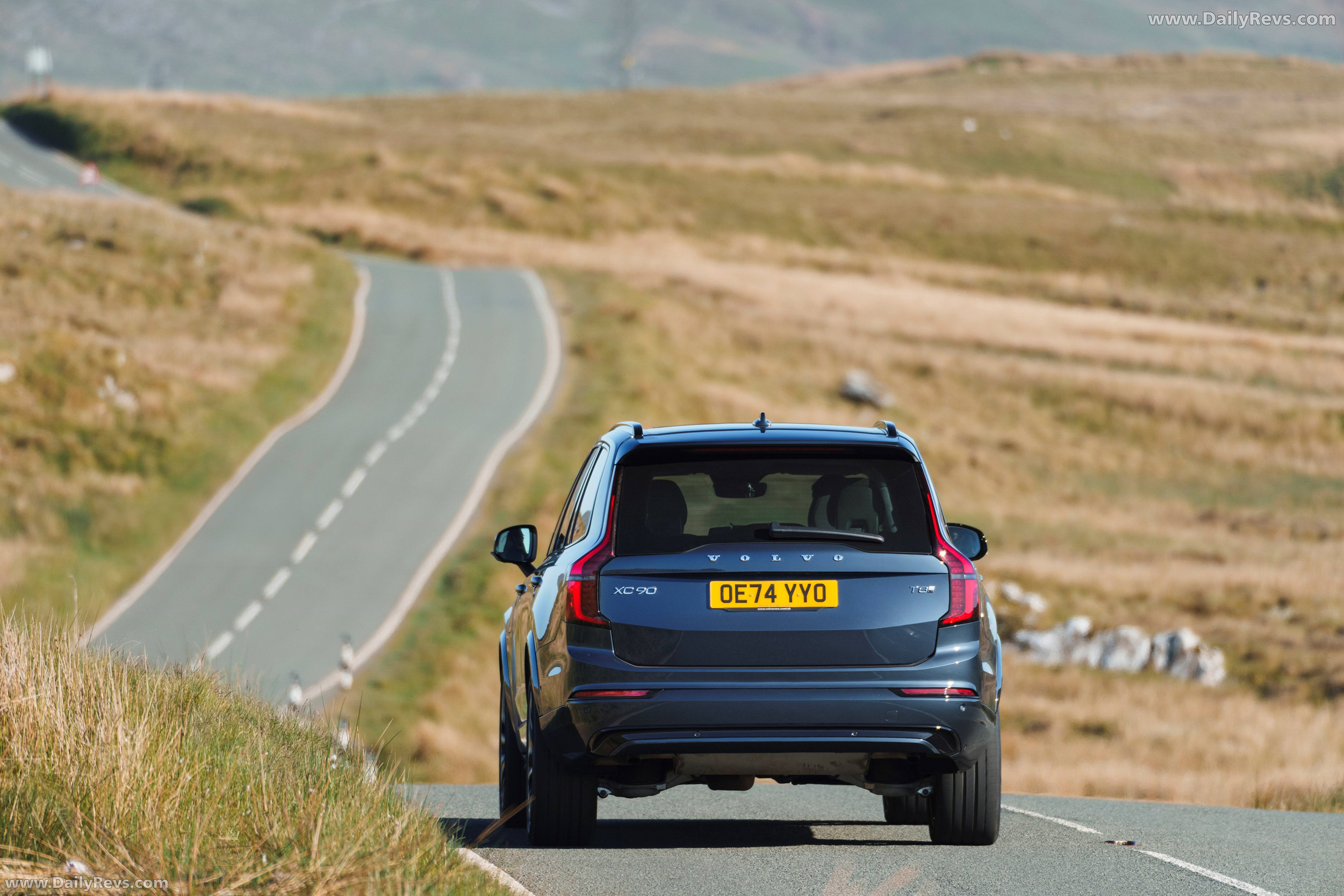 2025 Volvo XC90 T8 Ultra Rear View