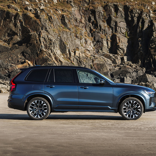 2025 Volvo XC90 T8 Ultra Side View