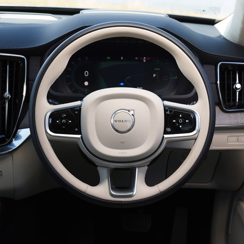 2025 Volvo XC90 T8 Ultra Interior