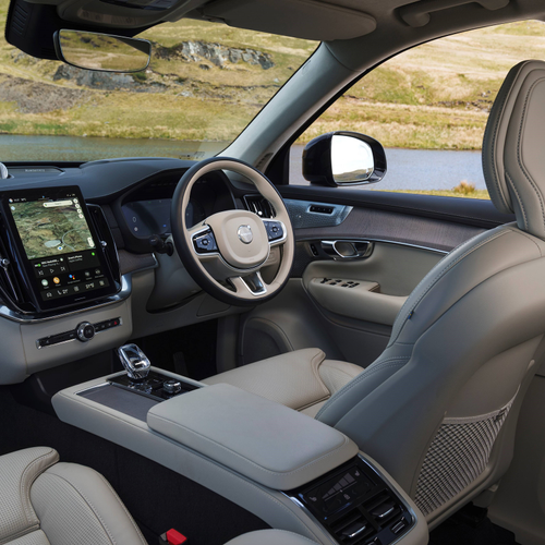2025 Volvo XC90 T8 Ultra Interior