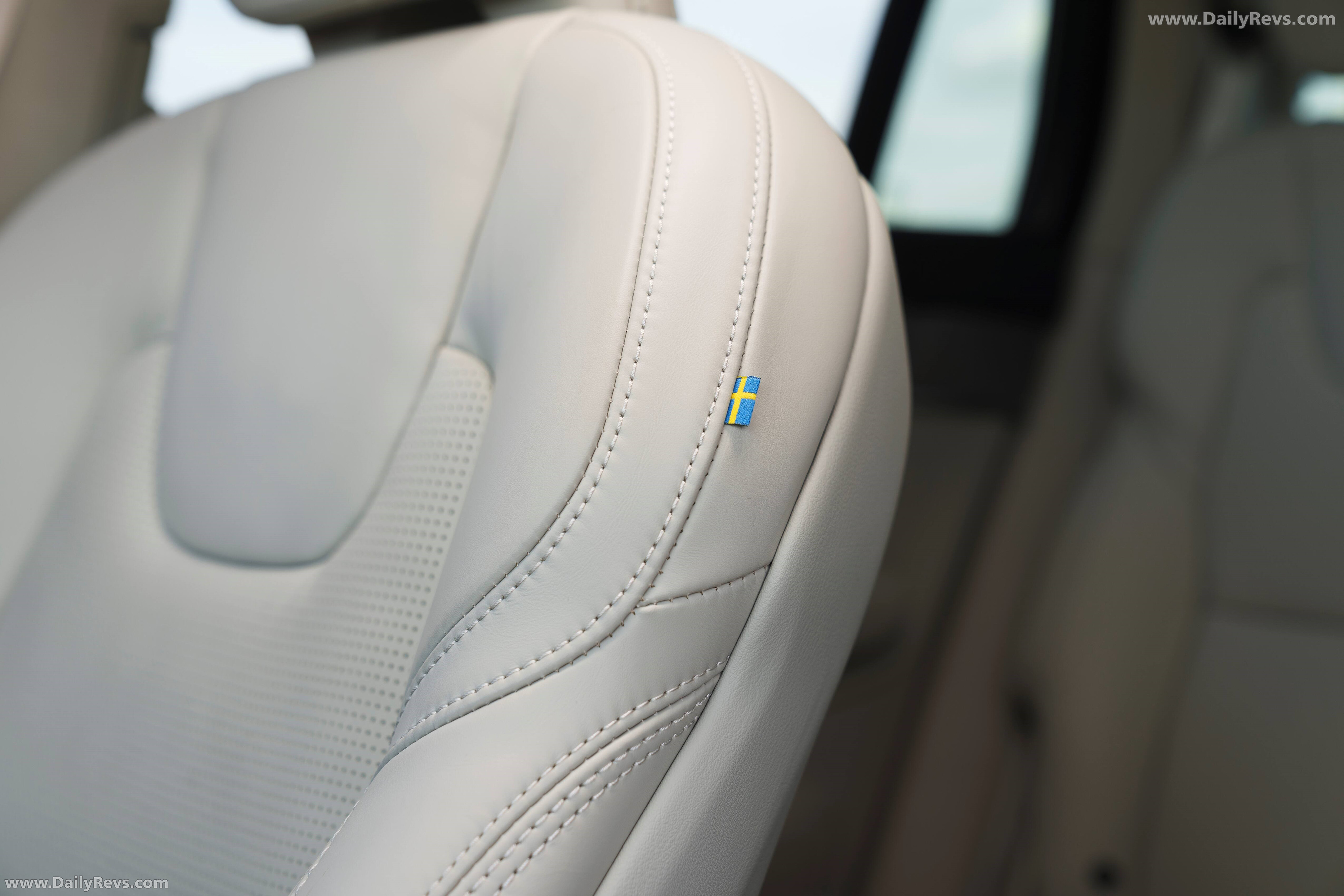 2025 Volvo XC90 T8 Ultra Interior