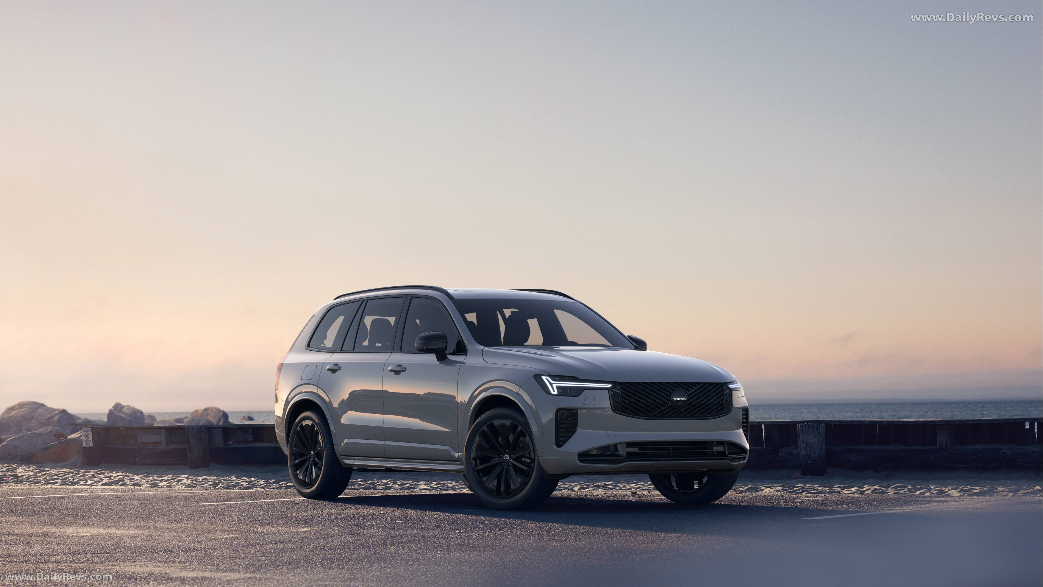 2025 Volvo XC90 Black Edition Front View